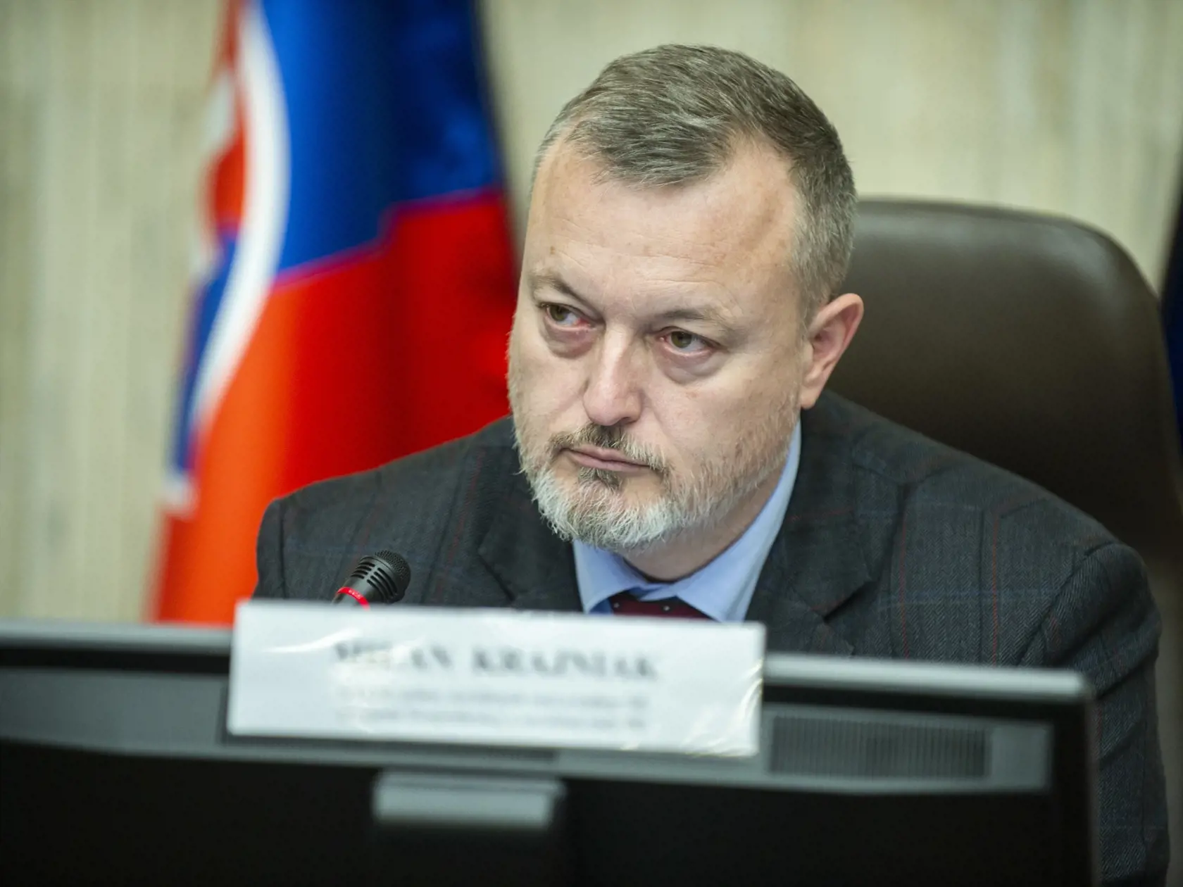 Po ôsmich rokoch aktívnej politickej spolupráce Milan Krajniak oznámil svoj odchod z hnutia Sme rodina, čím vyvolal vlnu prekvapenia. FOTO TASR - Jakub Kotian