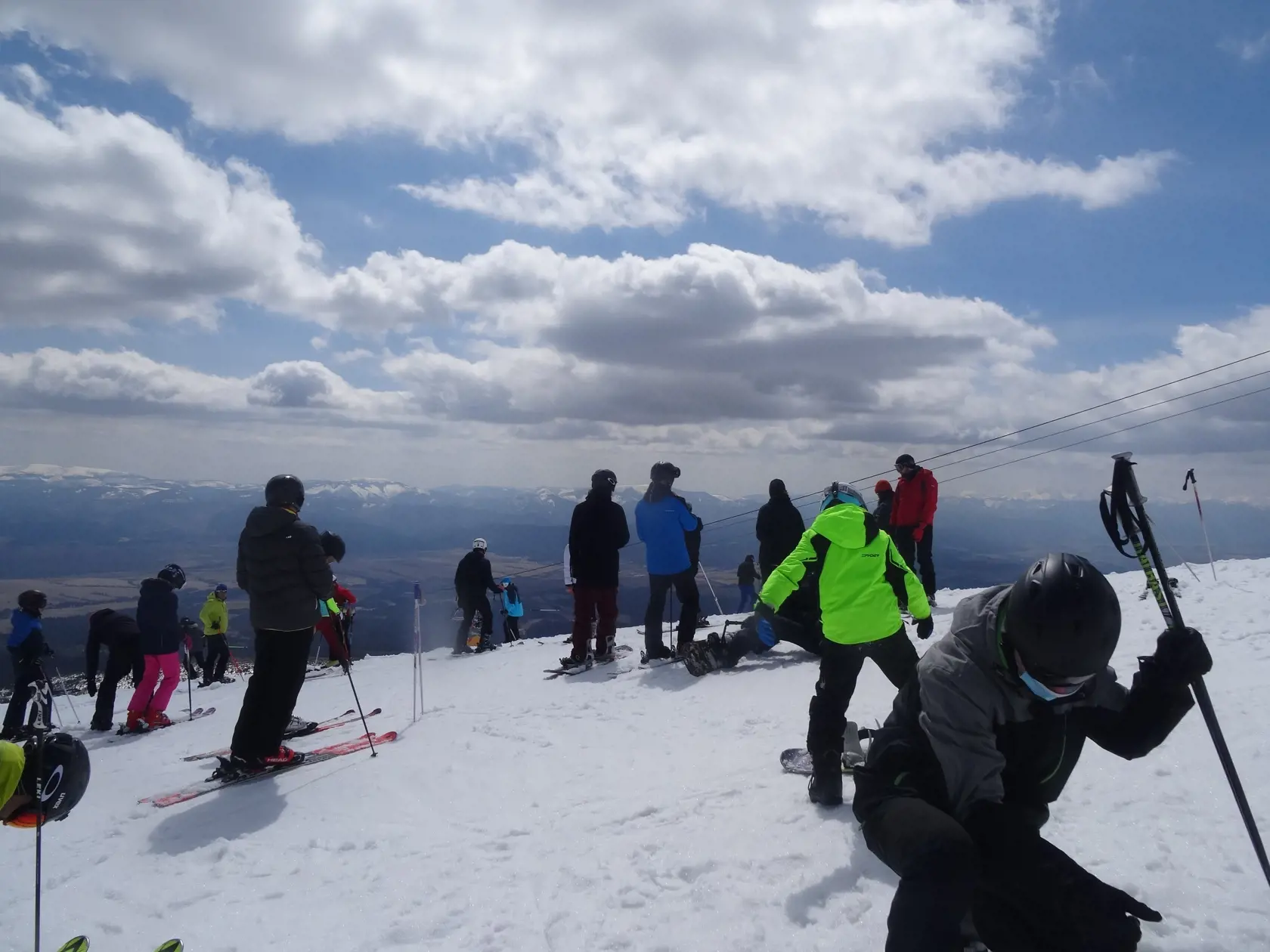 Väčšina lyžiarov smeruje do Vysokých Tatier na Štrbské Pleso, Solisko alebo do Jasnej