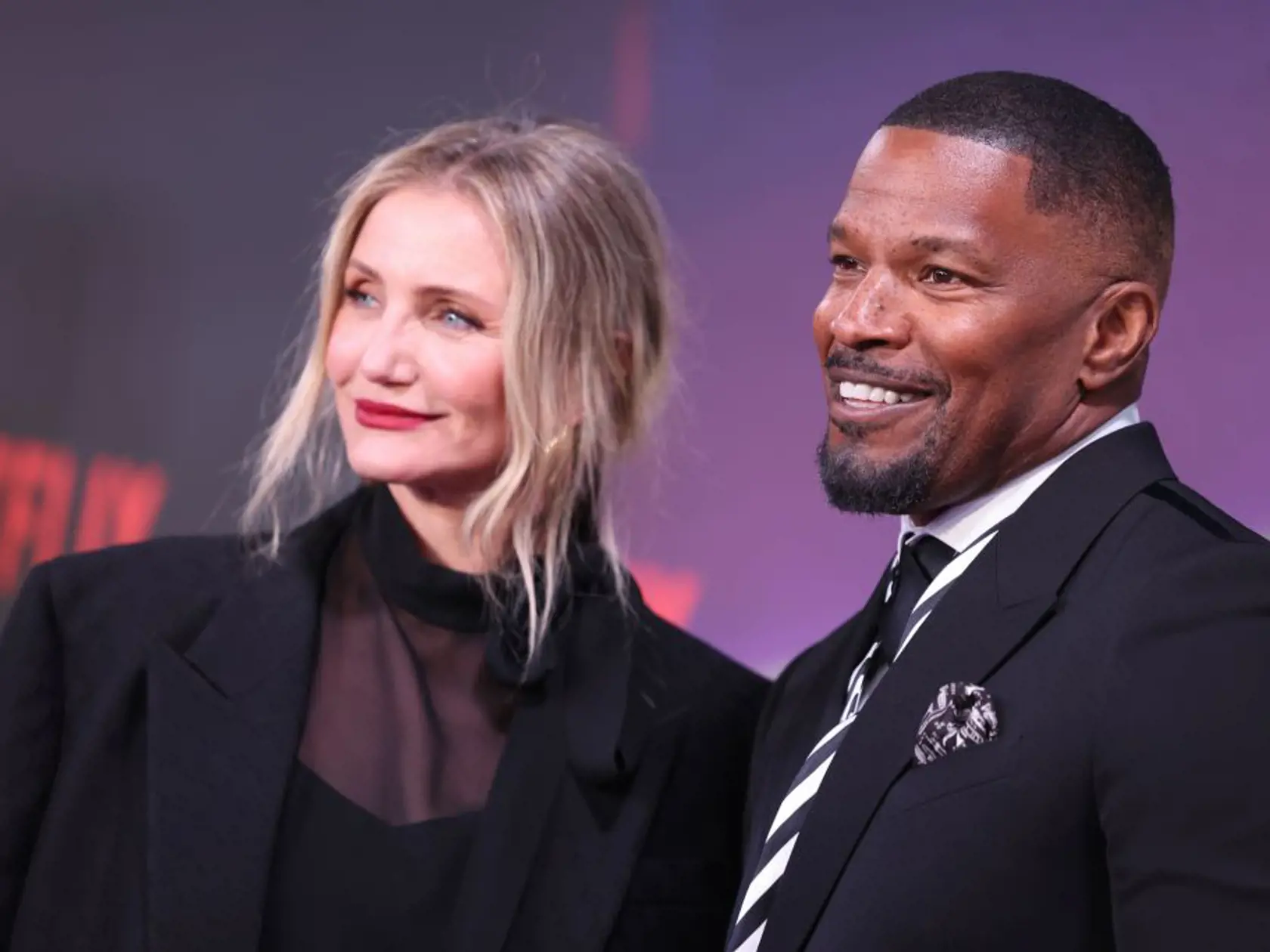 Cameron Diaz sa vrátila k filmovaniu len kvôli Jamie Foxxovi, s ktorým sú dlhoroční priatelia. Ona sa vrátila z dôchodku, on po zdravotných problémoch po mŕtvici.