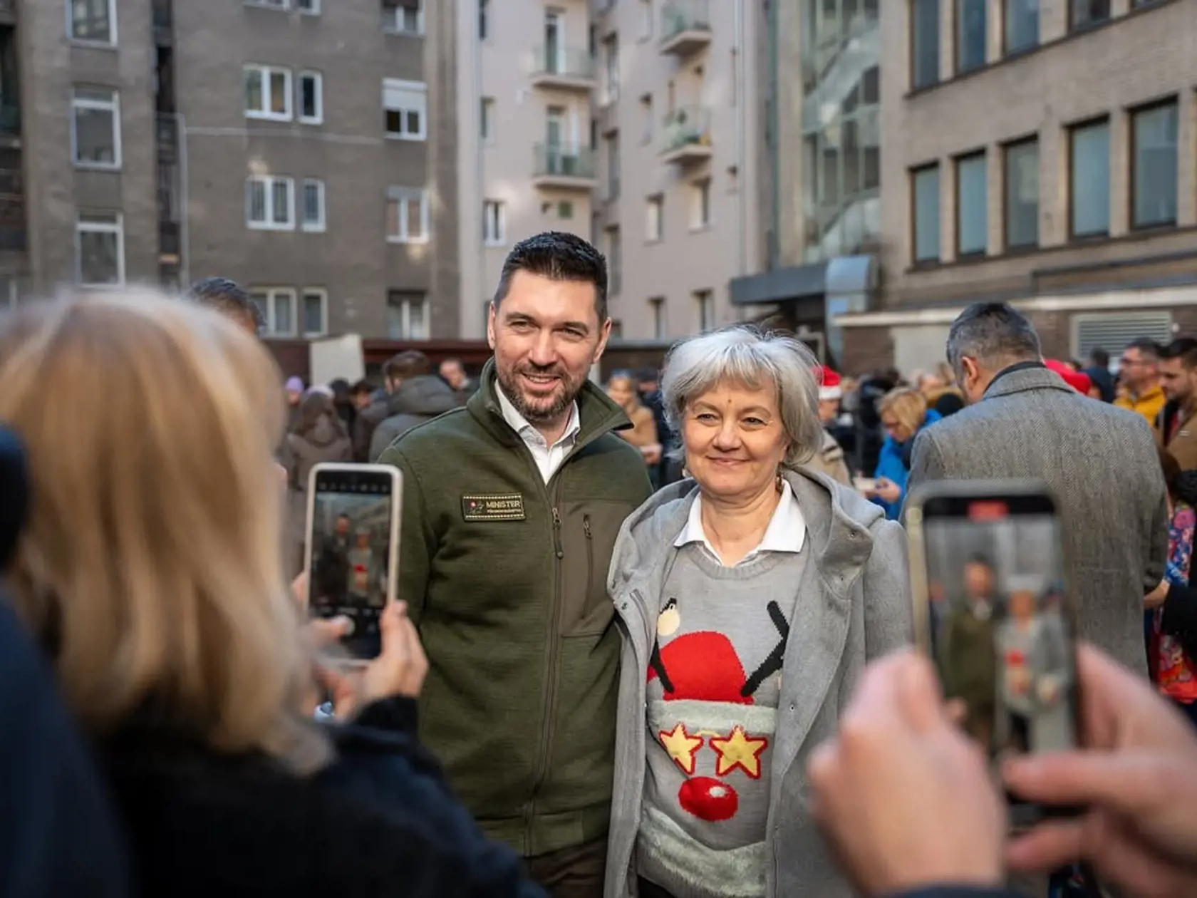 O mikulášsku nádielku mali postarané aj rodičia a zamestnanci agroministerstva. Pripravenú mali predvianočnú kapustnicu v spoločnosti ministra pôdohospodárstva Richarda Takáča (Smer) a premiéra Roberta Fica (Smer).