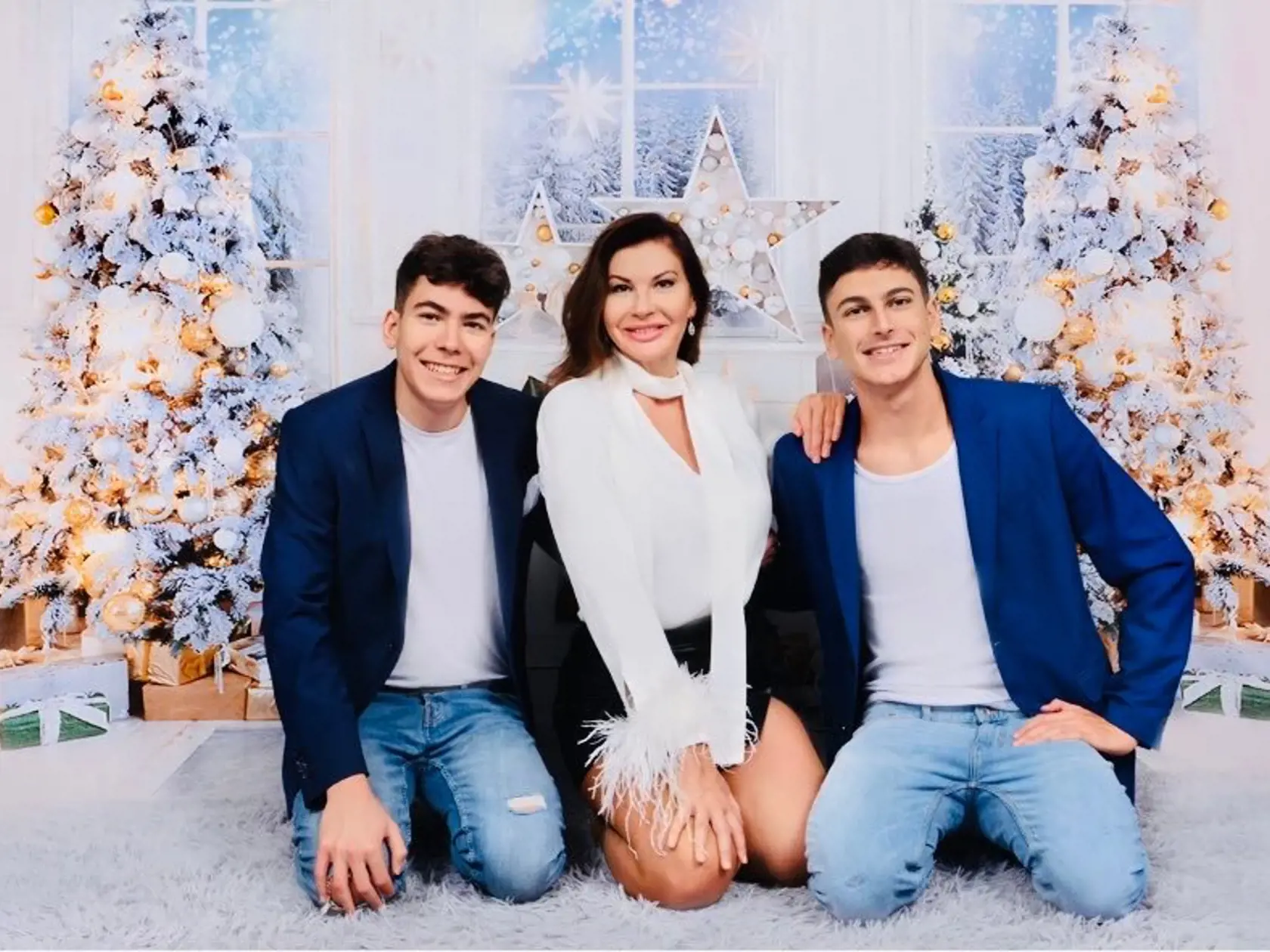 Bývalá federálna vicemiss z roku 1991 Andrea Tatarková má dvoch synov. Vybrala im mená  Alex (17) a
André (18). Hovorí, že chlapci sa nesťažujú a ani jeden z nich neuvažuje, že by si ho zmenil.
