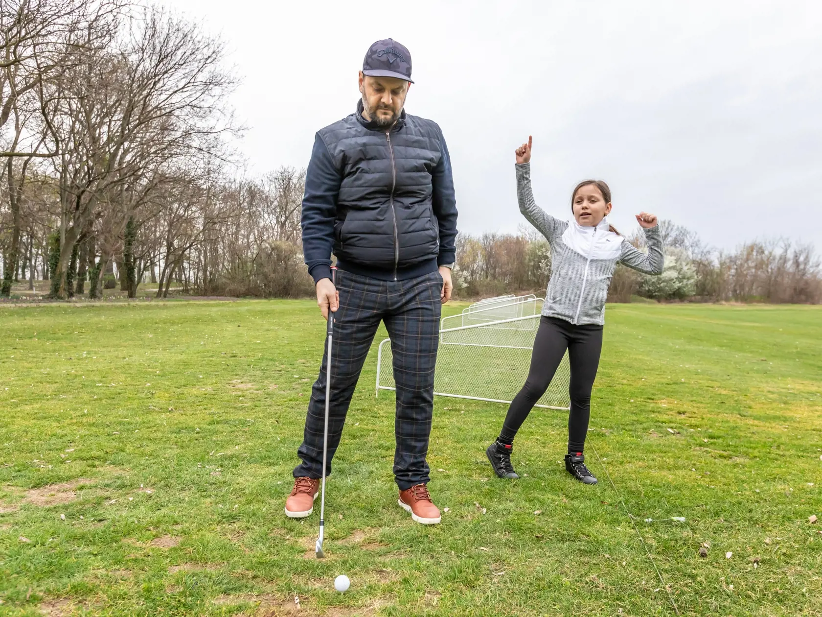 Na snímke Milan Zimnýkoval s dcérou Alexandrou počas golfového tréningu v Bernolákove. 
