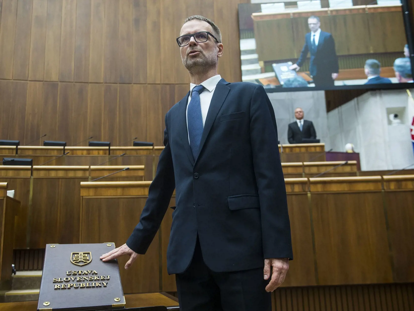 Na snímke Tomáš Szalay (SaS) skladá poslanecký sľub počas ustanovujúcej schôdze Národnej rady Slovenskej republiky (NR SR) IX. volebného obdobia 24. októbra 202š v Bratislave. FOTO TASR - Jakub Kotian