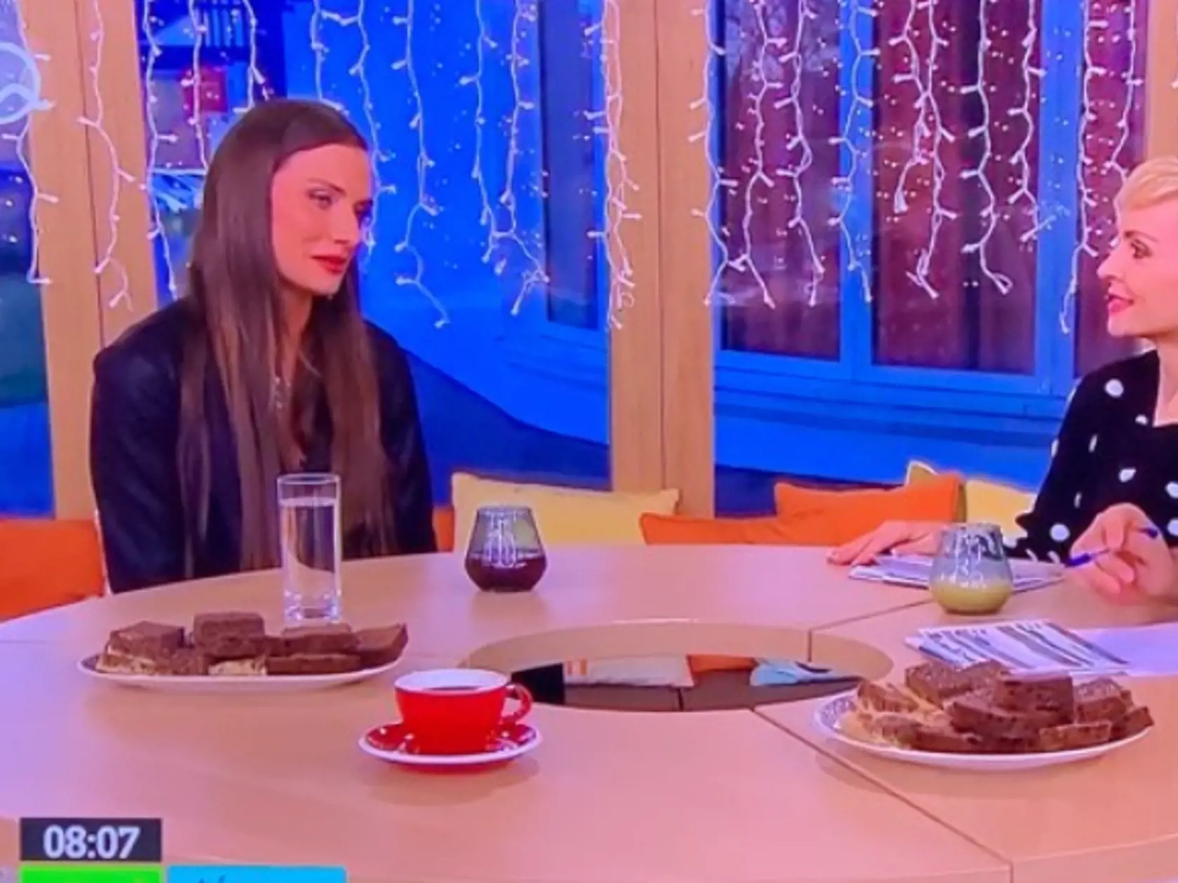 Z blondínky Lucie je najnovšie brunetka.