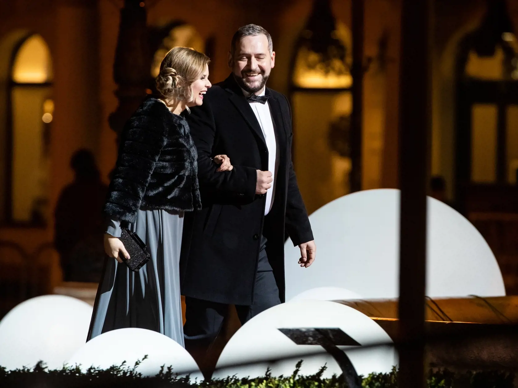 Príchod hostí na 20. dobročinný Ples v opere, ktorý sa konal tradične v starej budove Slovenského národného divadla v Bratislave. Na snímke Martin Mňahončák s manželkou Katarínou.