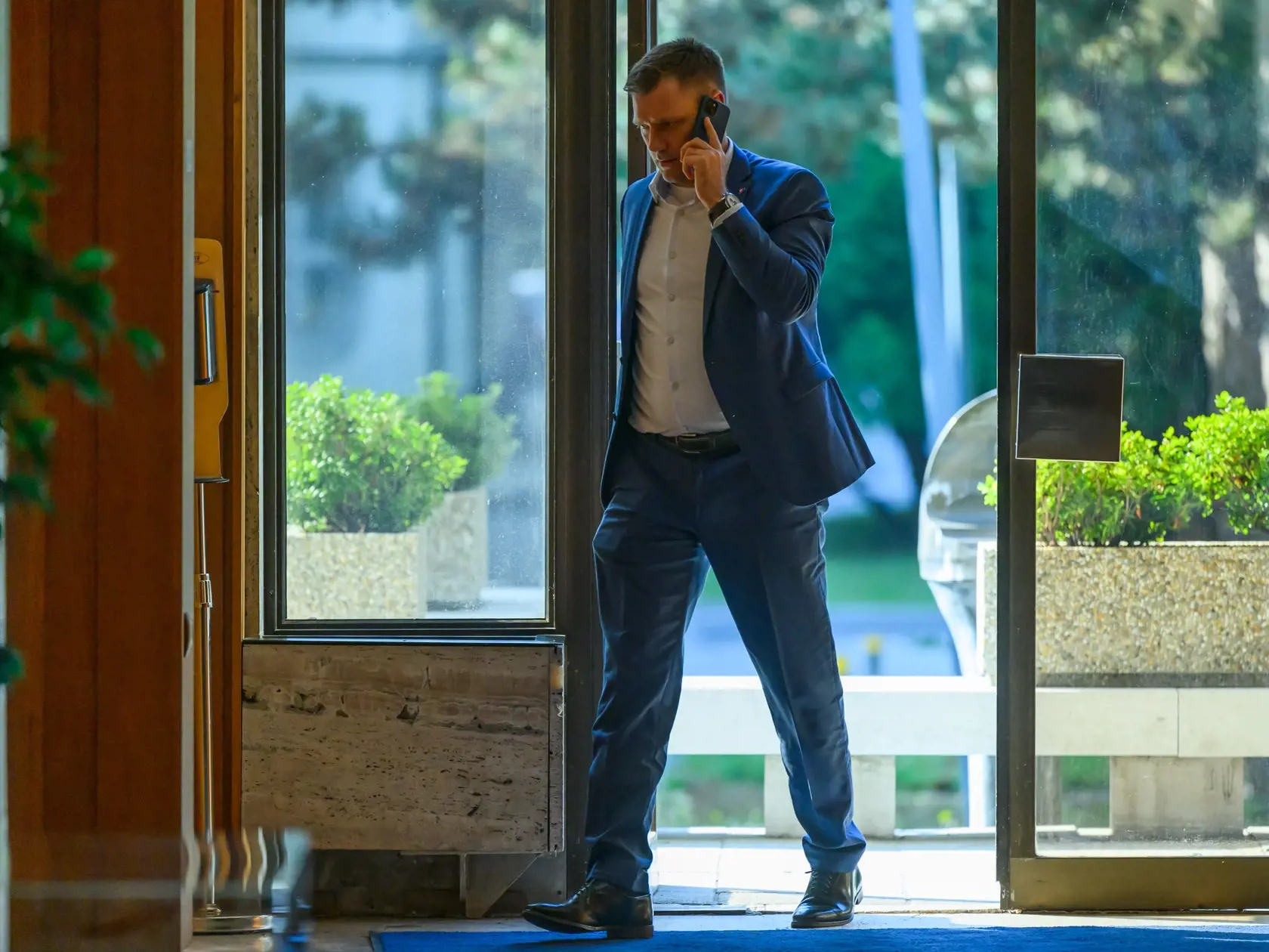 Na snímke podpredseda vlády a minister životného prostredia SR Tomáš Taraba (nominant SNS)  prichádza na 49. rokovanie vlády SR v Bratislave v stredu 18. septembra 2024.