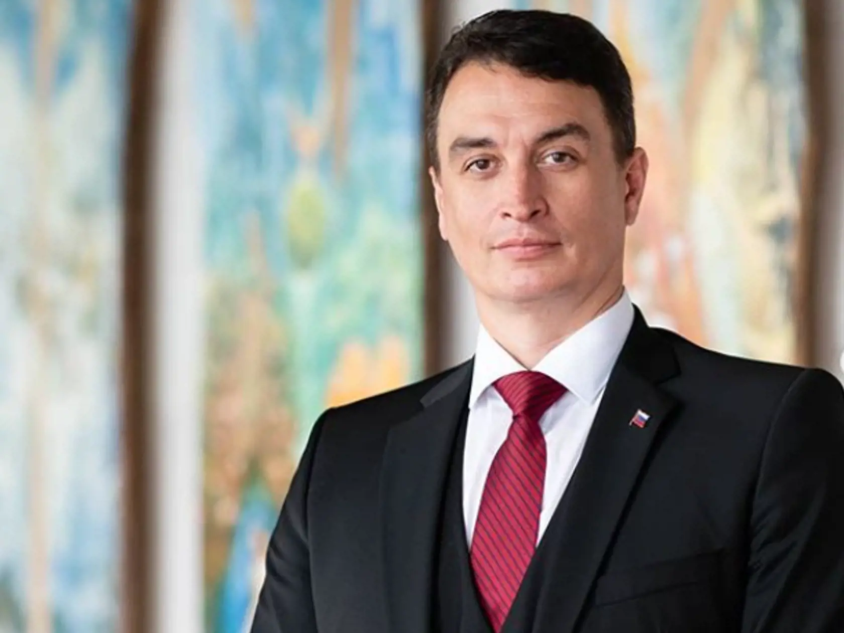 Juraj Rizman si dal ostrihať cop a odstránil aj náušnicu z ucha.