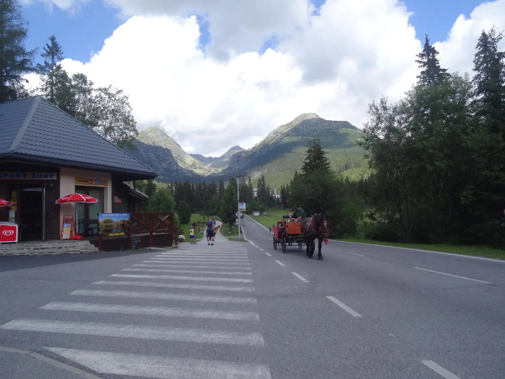 Promenádny chodník na Štrbskom Plese.