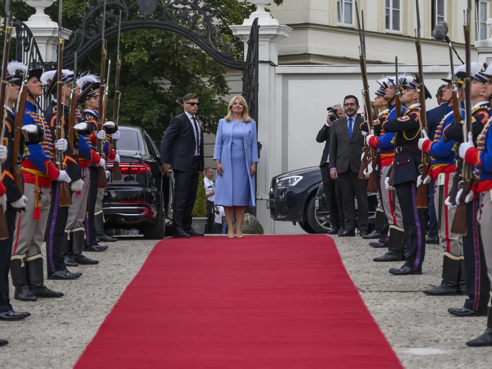 Na snímke prezidentka SR Zuzana Čaputová počas záverečnej prehliadky Čestnej stráže v Prezidentskej záhrade v Bratislave 14. júna 2024. FOTO TASR - Jaroslav Novák