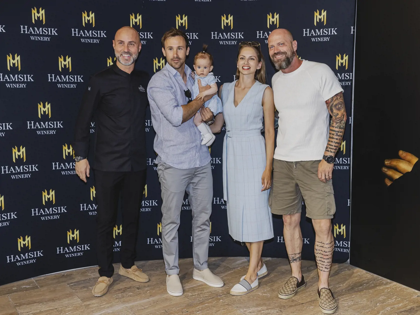 Na snímke Andrea Ena, Marek Fašiang s partnerkou Terezou Bízikovou a ich dcérou Olíviou a Dušan Hamšík počas otvorenia letnej sezóny v reštaurácií Di Andrea v Bratislave.