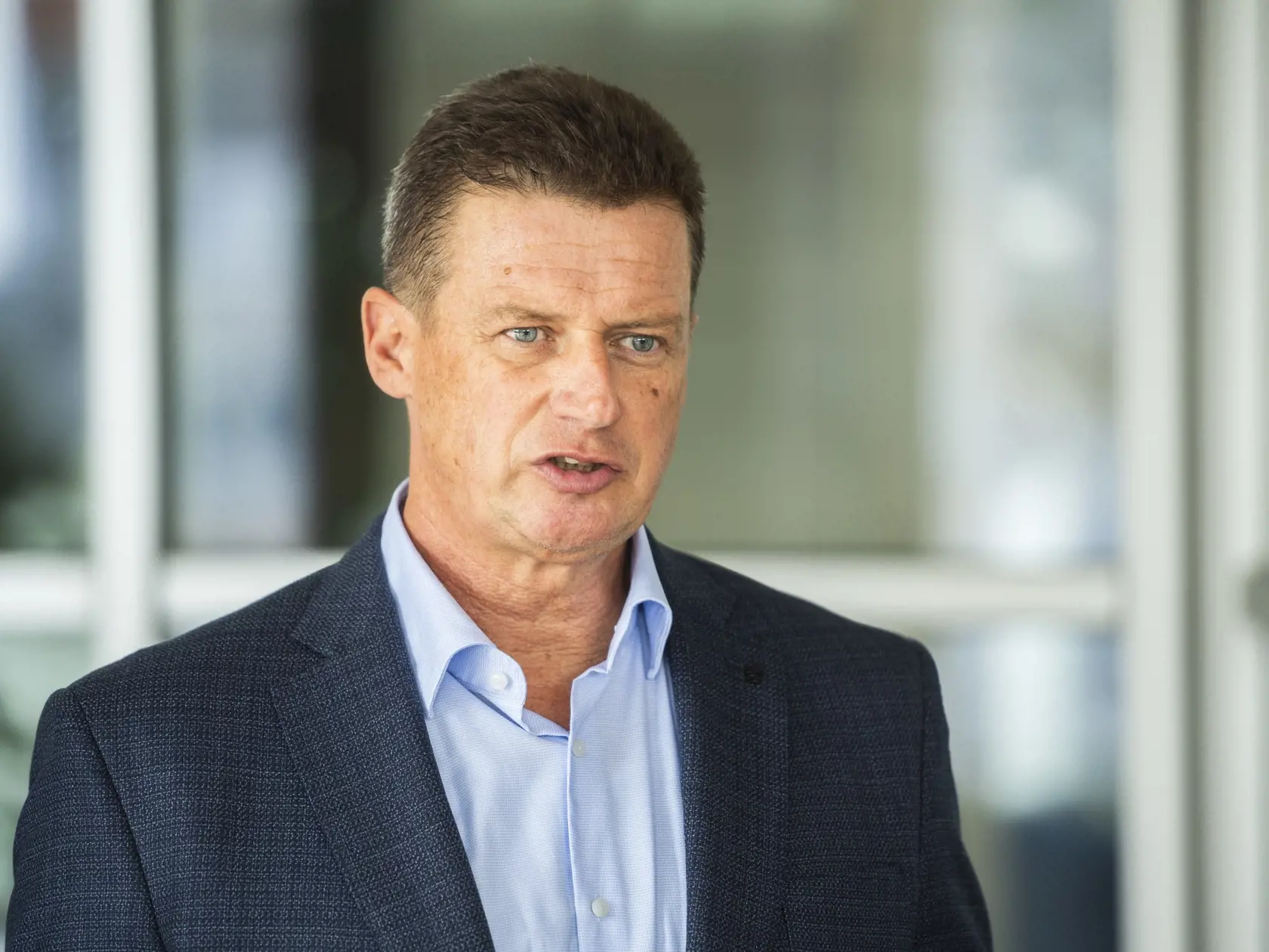 Na snímke viceprezident Asociácie nemocníc Slovenska (ANS) a viceprezident Asociácie zamestnávateľských zväzov a združení (AZZZ) SR Igor Pramuk počas tlačovej konferencie so zástupcami Asociácie nemocníc Slovenska na tému Plán obnovy a odolnosti, Rozpočet v roku 2023 a 2024 cez zdravotné poisťovne, Optimalizácie siete nemocníc a doplnkových programov a Stanovisko ANS k plánu skrátenia ordinačných hodín ambulantnej pohotovostnej služby (APS). V Bratislave 31. júla 2023. FOTO TASR - Jaroslav Novák