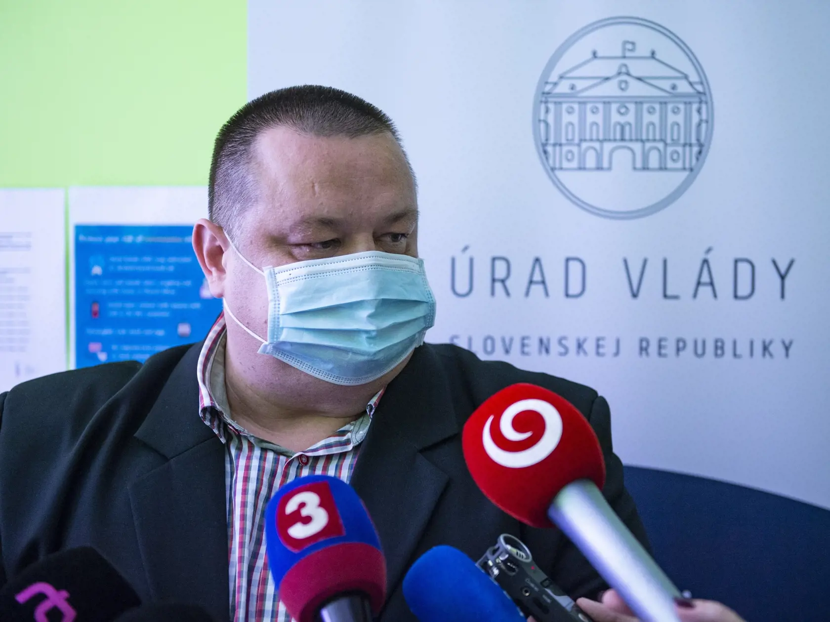 Na snímke hlavný hygienik SR Ján Mikas.