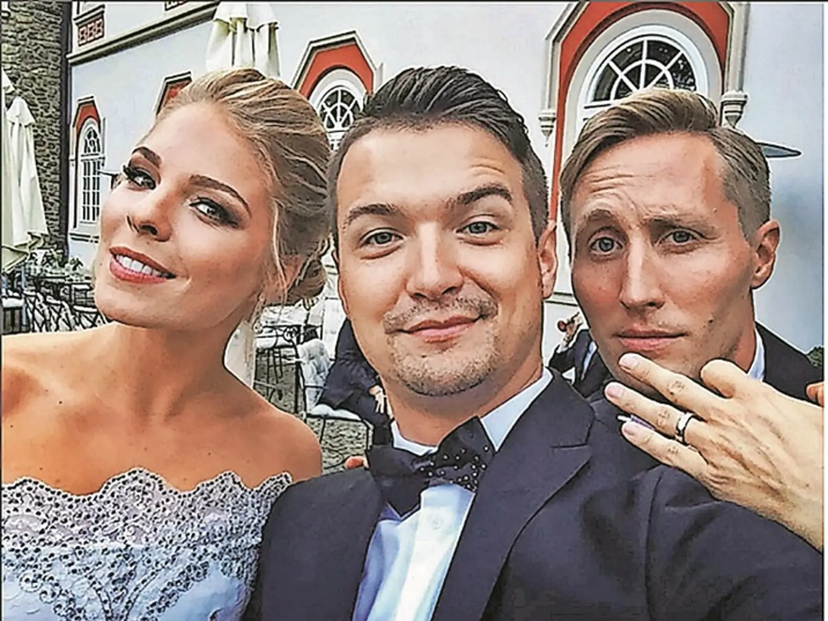 Pozdvihol to: Viktor Vincze,  v strede, hovoril o svadbe  milénia.