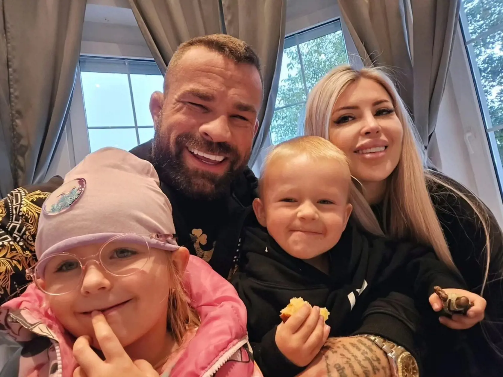 Manželia Karlos a Lela očakávajú tretie dieťa.