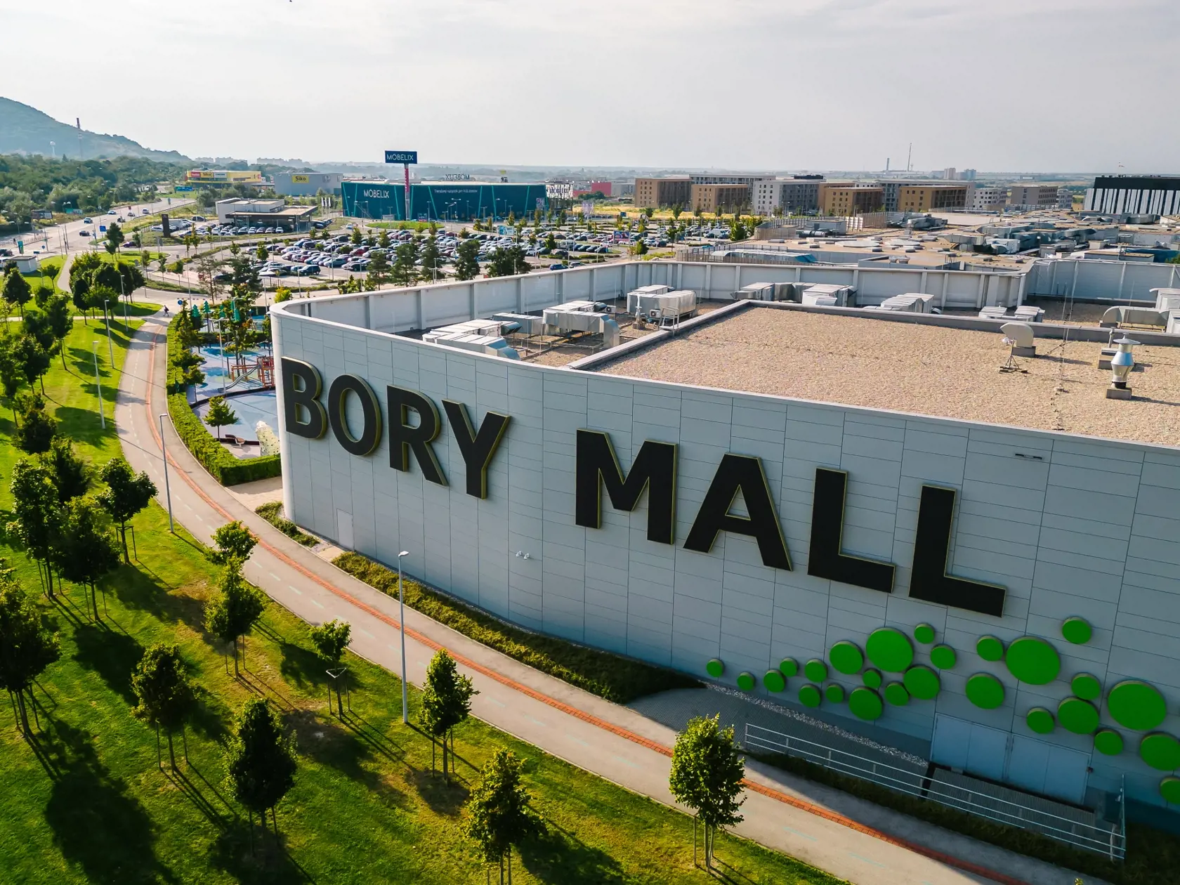 Plánované rozšírenie bude realizované ako prístavba k súčasnému nákupnému
centru Bory Mall.