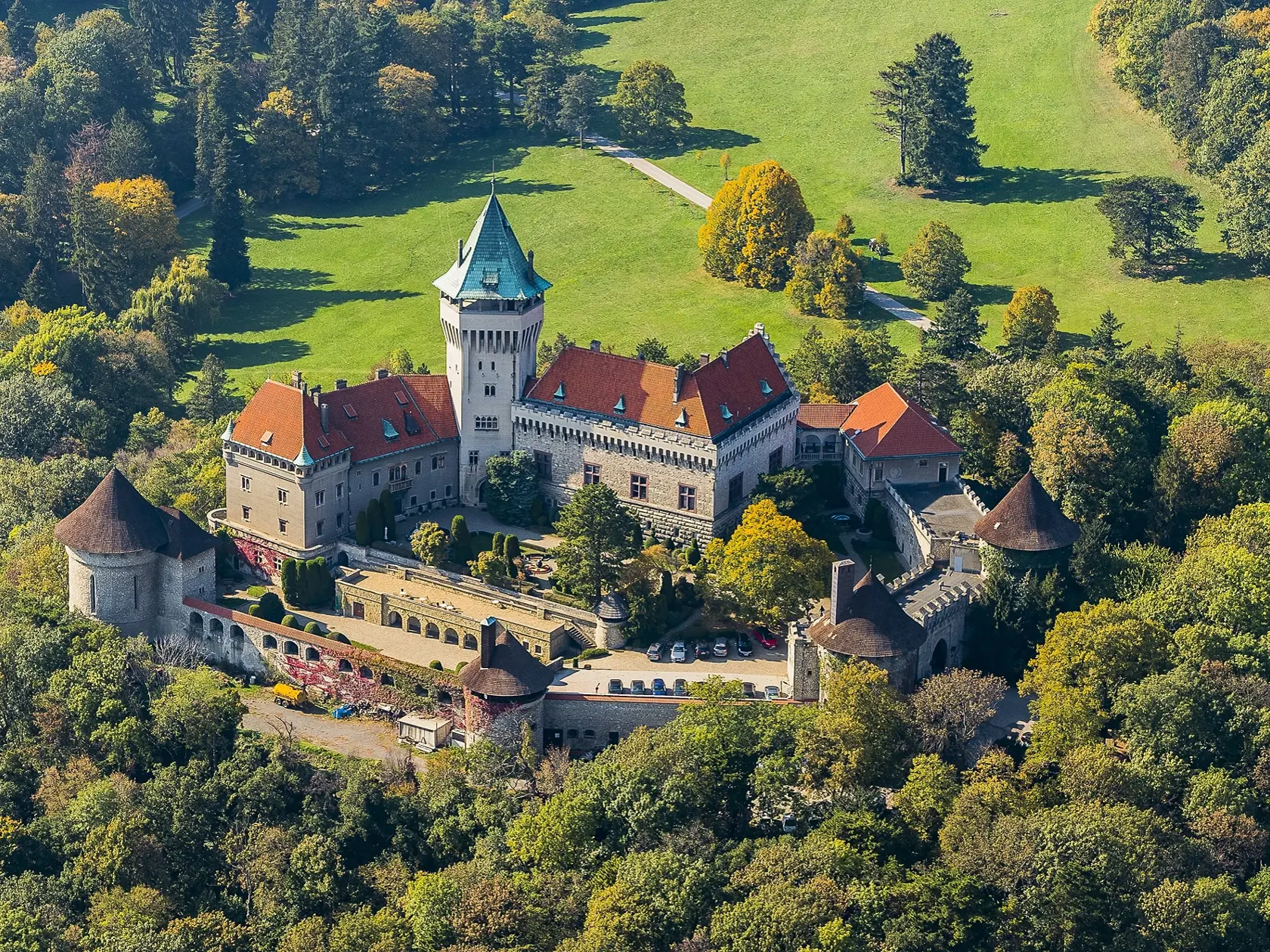 Autorom námetu rozprávky je Juraj Raýman a Katarína Moláková, scenár je dielom Michala Pusztaya a Jána Sebechlebského, kameramanom je Tomáš Juríček a triky budú vznikať pod vedením Petra Košťála.