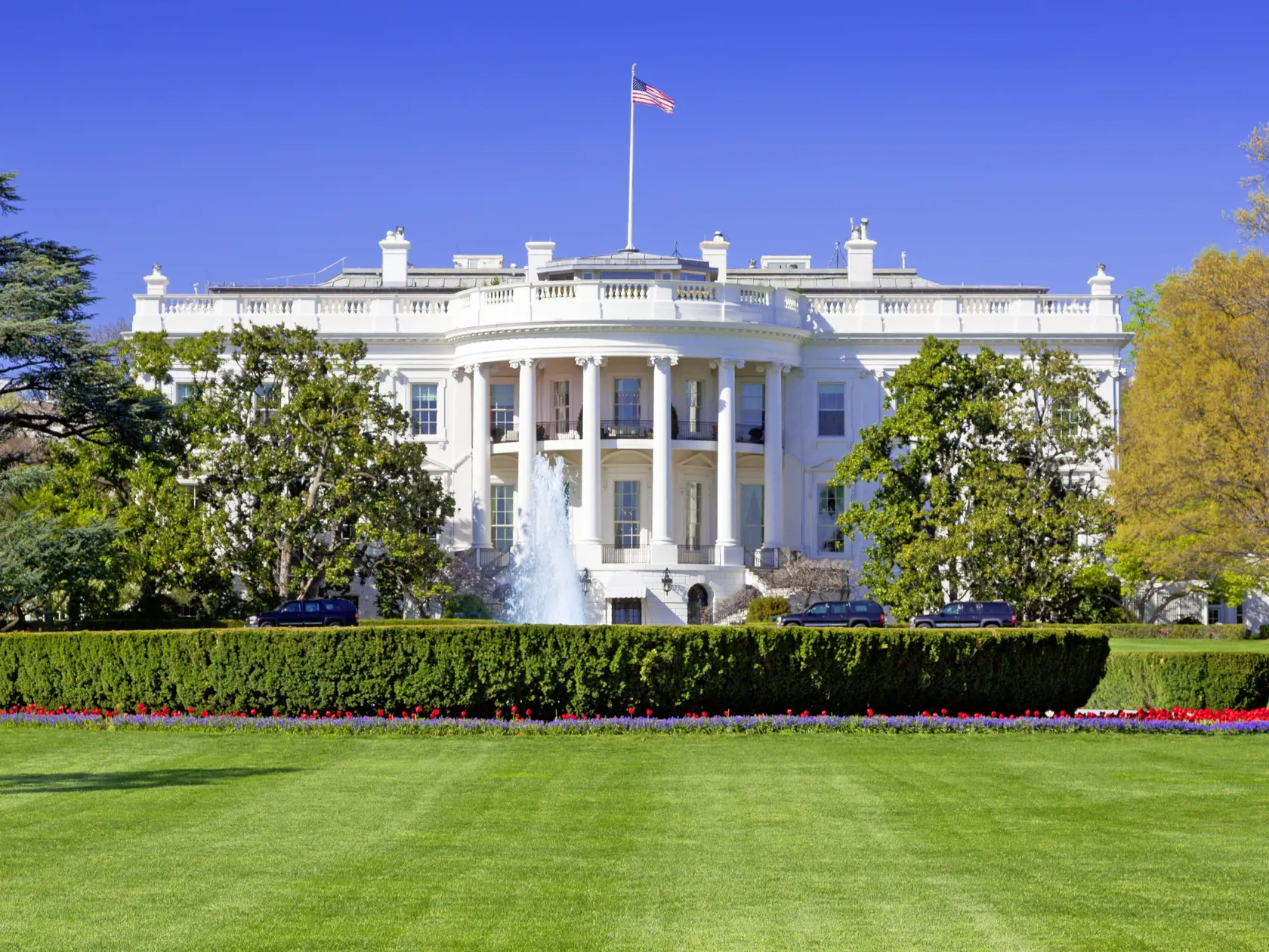 Biely dom. Trump v ňom plánuje ozdraviť ekonomiku krajiny aj pomocou „legokociek“ poradnej inštitúcie.