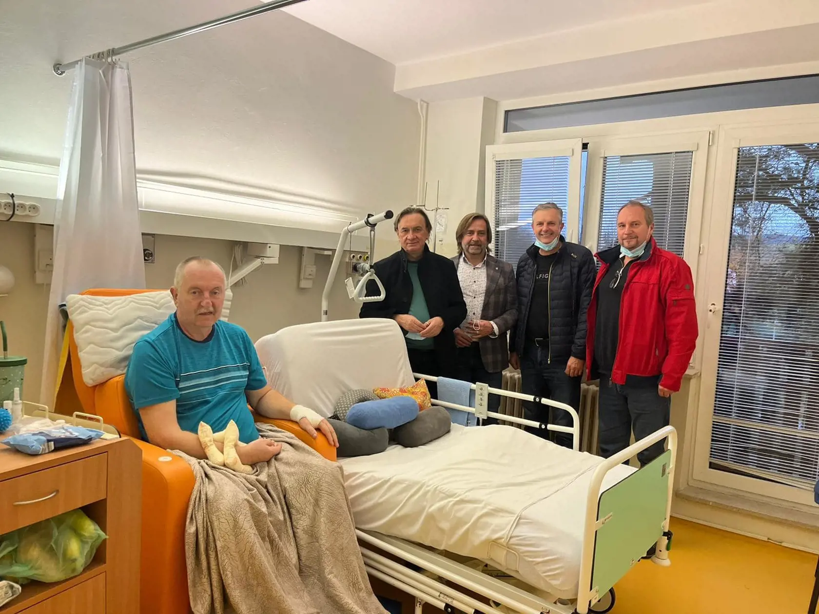 Slovensko zasiahla ďalšia smutná správa. Vo veku 60 rokov zomrel po dlhej a ťažkej chorobe dlhoročný mestský a krajský poslanec a riaditeľ gymnázia v Trstenej, Štefan Krištofčák.