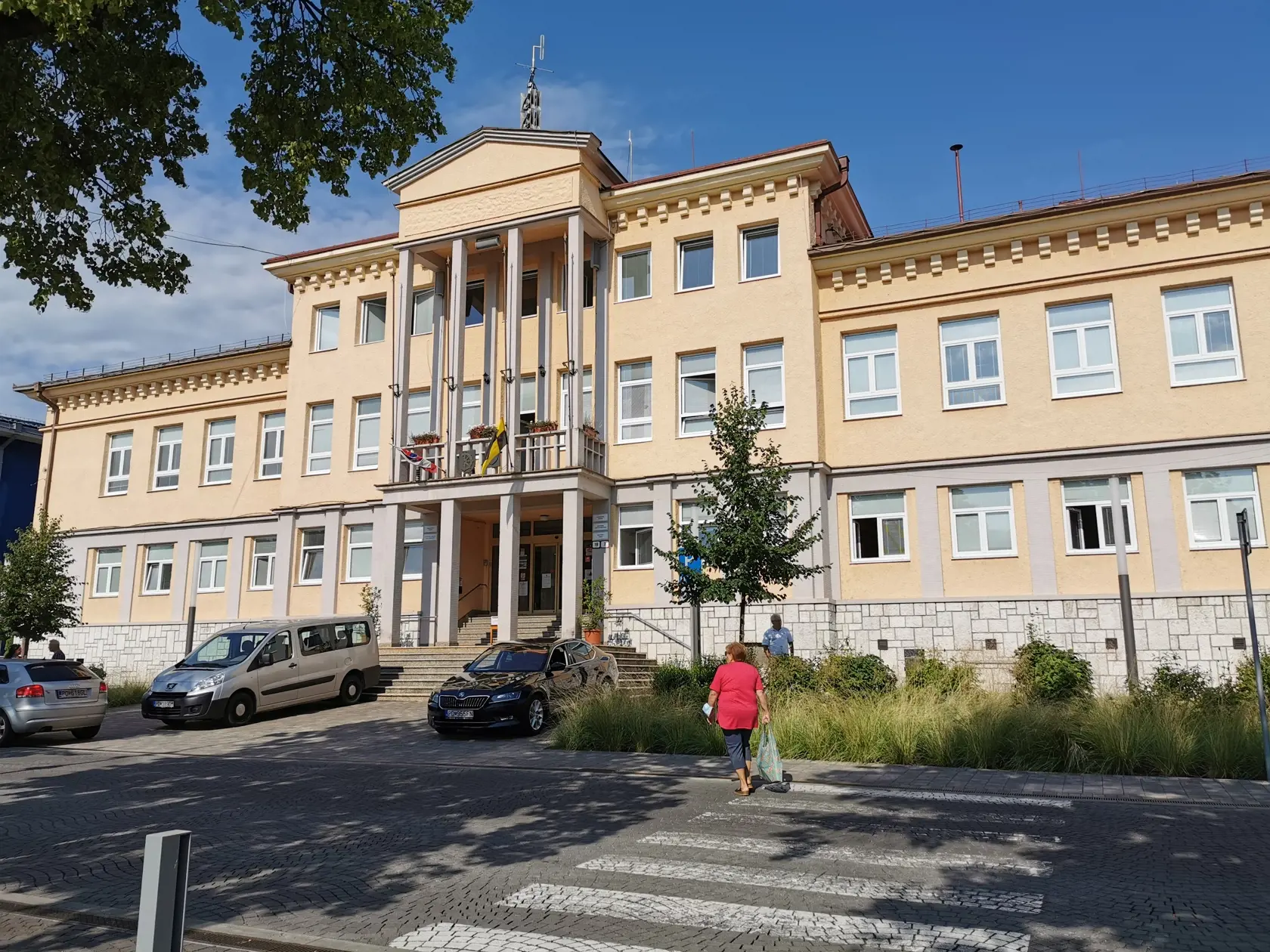 Vedenie mesta Handlová musí riešiť problém s neplatičmi, asociálmi a tvorcami čiernych skládok v baníckej kolónii.