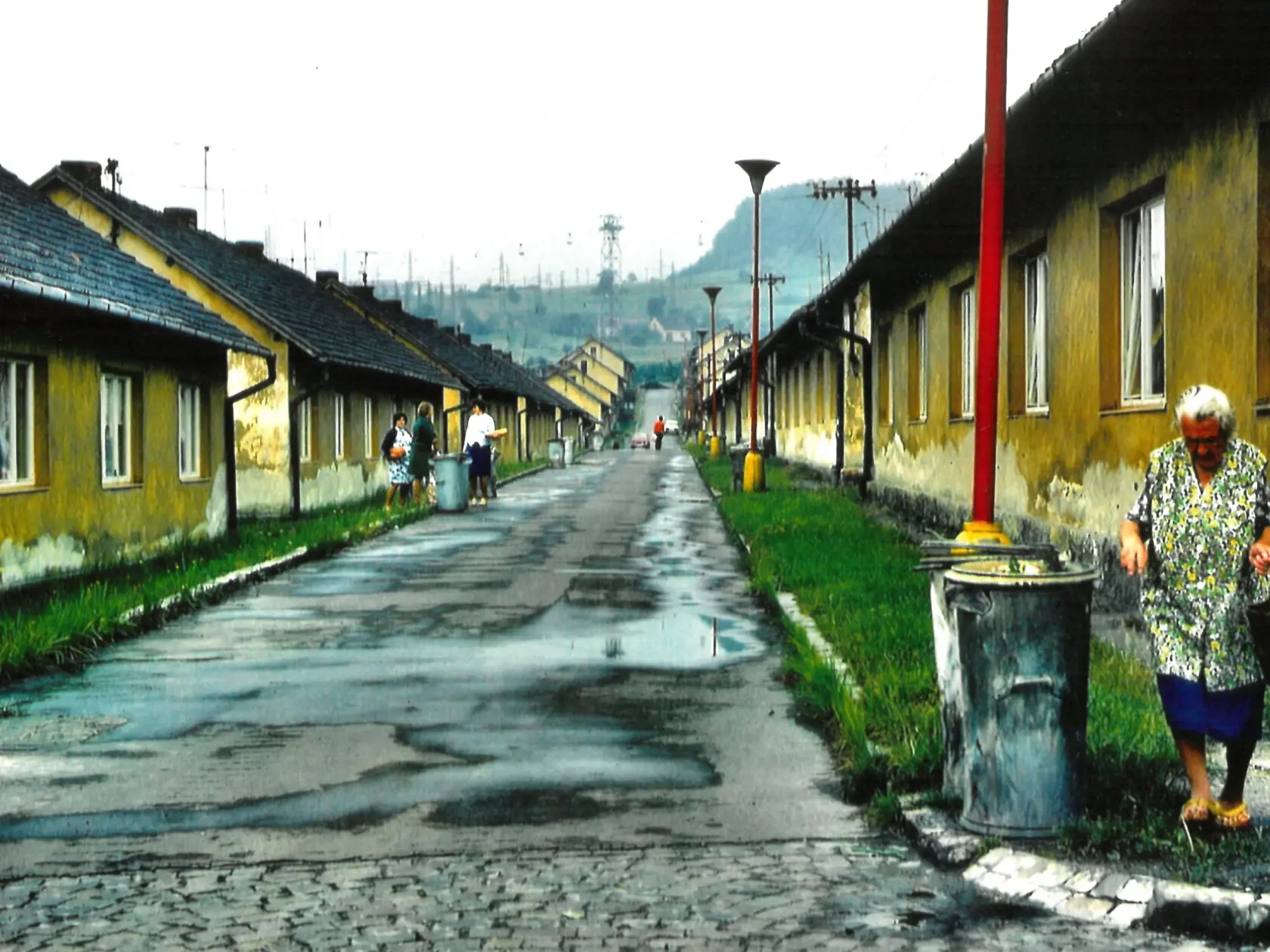Už v osemdesiatych a deväťdesiatych rokoch minulého storočia boli domy v kolónii staré, bývalo sa tu však dobre a nikde nebol neporiadok.