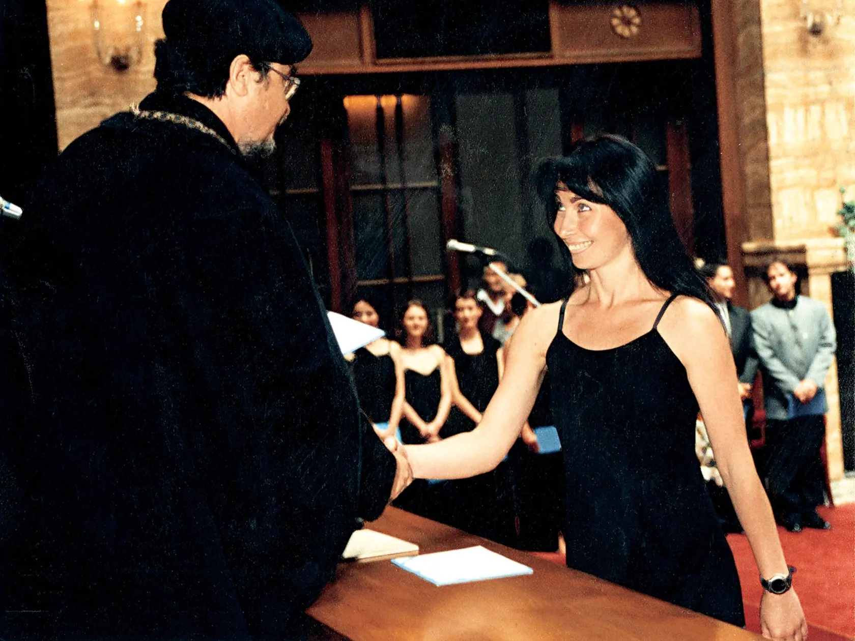 Katarína Ťapáková, tanečnica v SĽUK-u, manželka herca Mareka Ťapáka, promócia
Foto: archív Kataríny Ťapákovej
Uverejnené: Šarm 50/2010
pôvodný súbor:scan_foto_05.eps