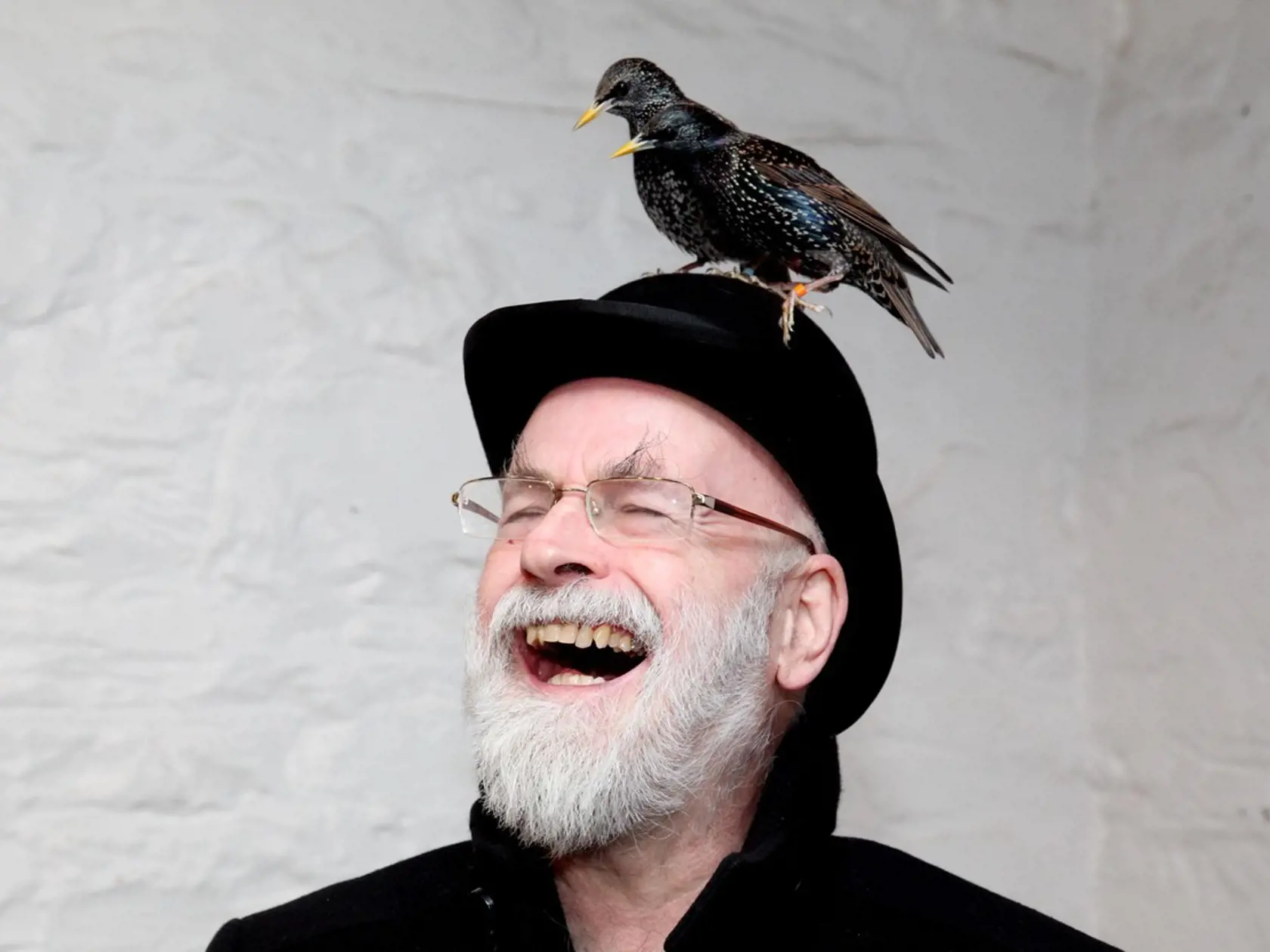Sir Terry Pratchett bol anglický autor fantasy literatúry, ktorý je veľmi obľúbený aj na Slovensku.