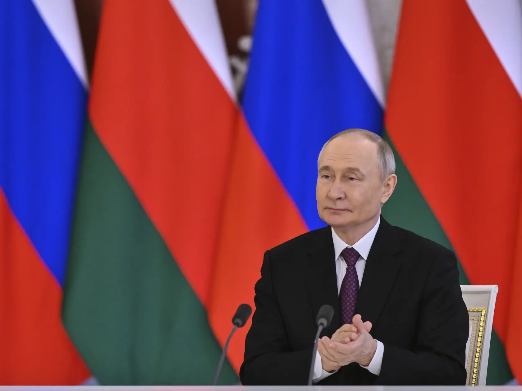 AZ12 Moskva - Ruský prezident Vladimir Putin a ománsky sultán Hajtham bin Tárik Ál Saíd (nie je na snímke) počas ich stretnutia v Moskve 22. apríla 2025. Ruský prezident Vladimir Putin v pondelok 21. apríla 2025 podpísal niekoľko zákonov, ktoré ešte väčšmi sprísňujú opatrenia zamerané na potláčanie disentu v krajine. FOTO TASR/AP
Russian President Vladimir Putin attends a signing ceremony with Oman's Sultan Haitham bin Tariq Al Said, following their talks at the Grand Kremlin Palace in Moscow, on Tuesday, April 22, 2025. (Kristina Kormilitsyna, Sputnik, Kremlin Pool Photo via AP)