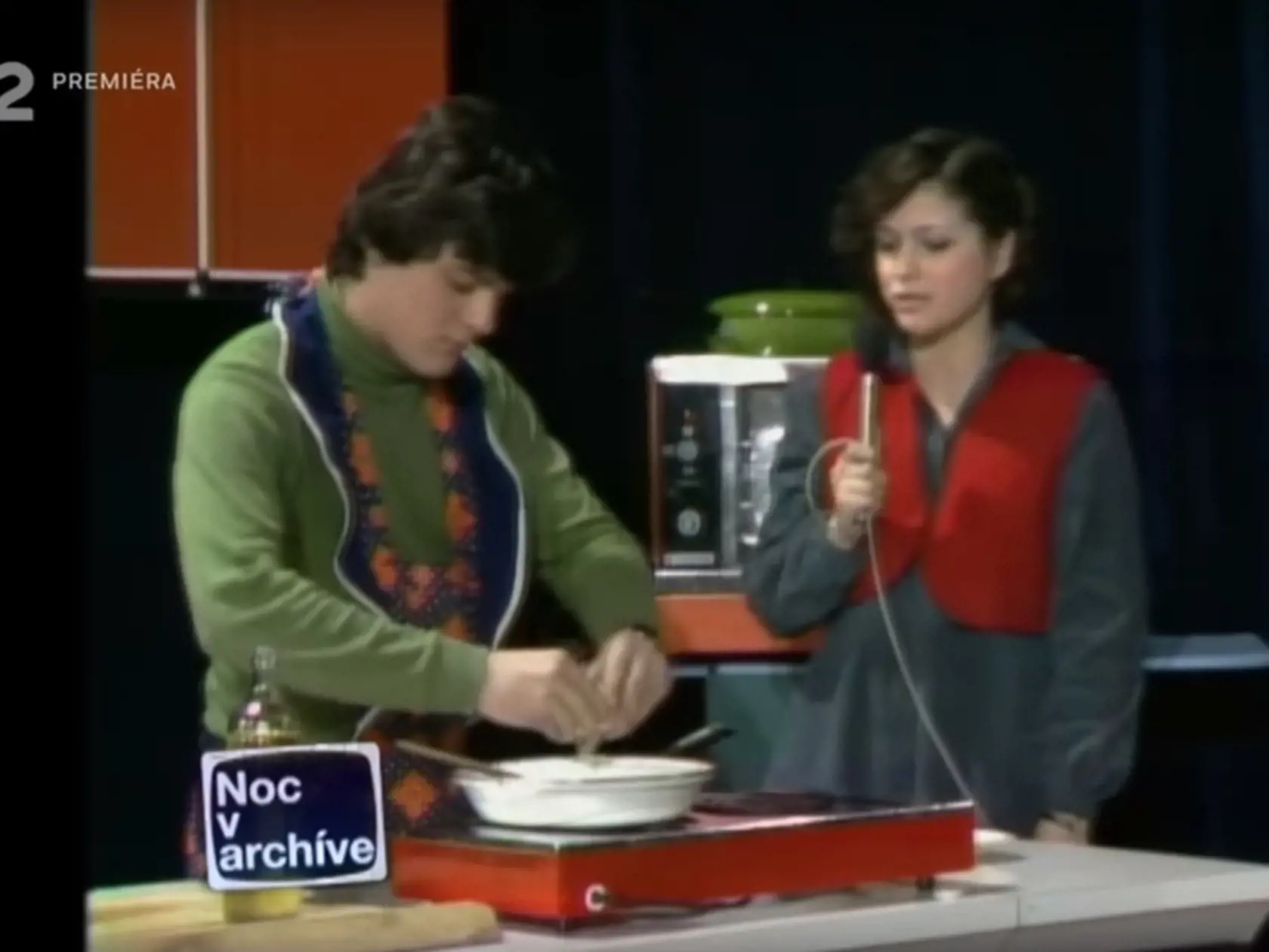 Marian Kočner varí praženicu v relácii Pionierska lastovička z roku 1982.