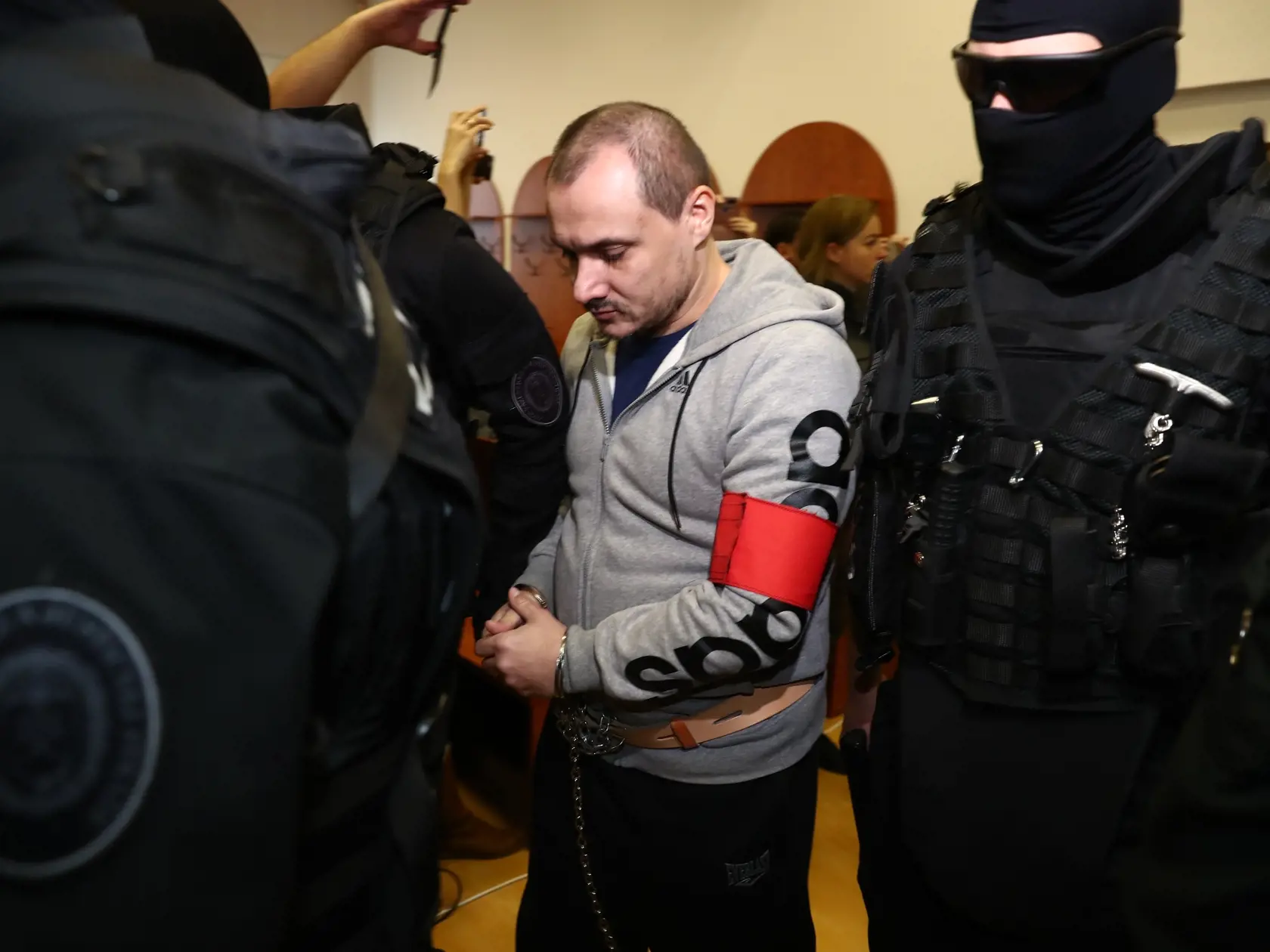 TOMÁŠ SZABÓ Vraha, teda svojho bratranca Marčeka, mal doviezť na miesto činu.