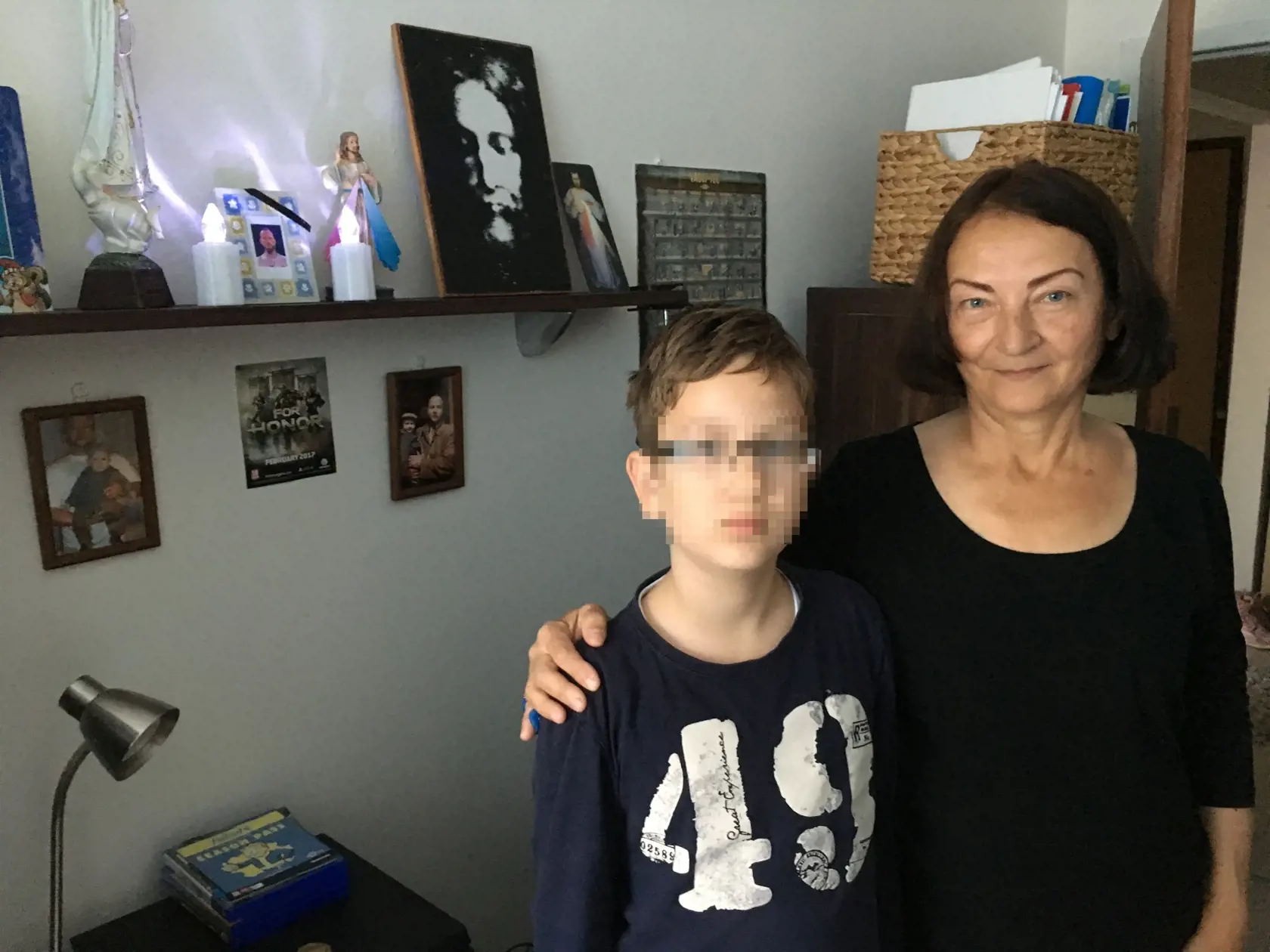 V Matejkovej izbe večne horí sviečka pri fotografii jeho milovaného ocka Petra.