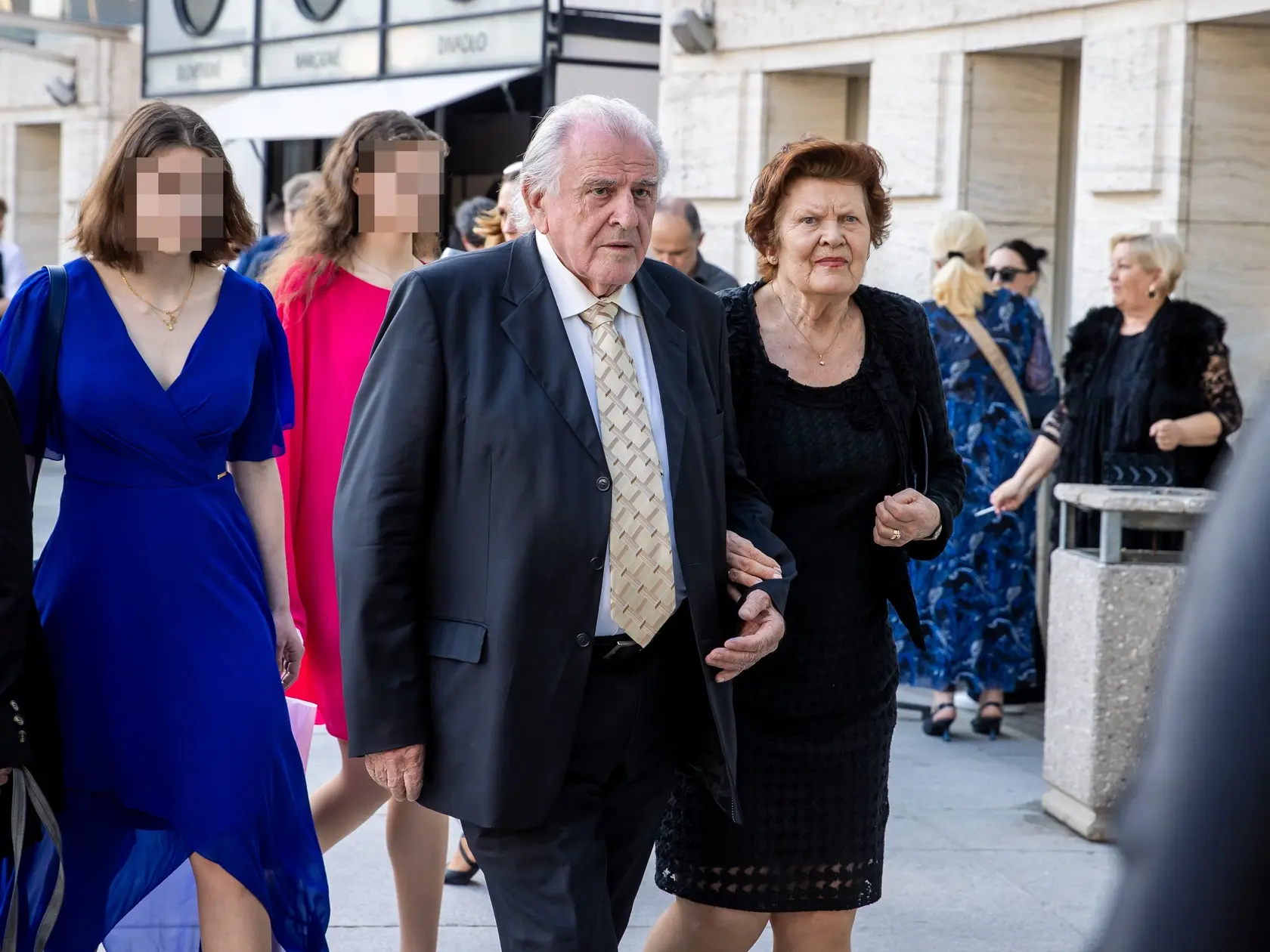 Na snímke Vladimír Mečiar, ktorý prichádza s rodinou na vystúpenie ruskej opernej speváčky Anny Netrebko do novej budovy Slovenského národného divadla v Bratislave. 
