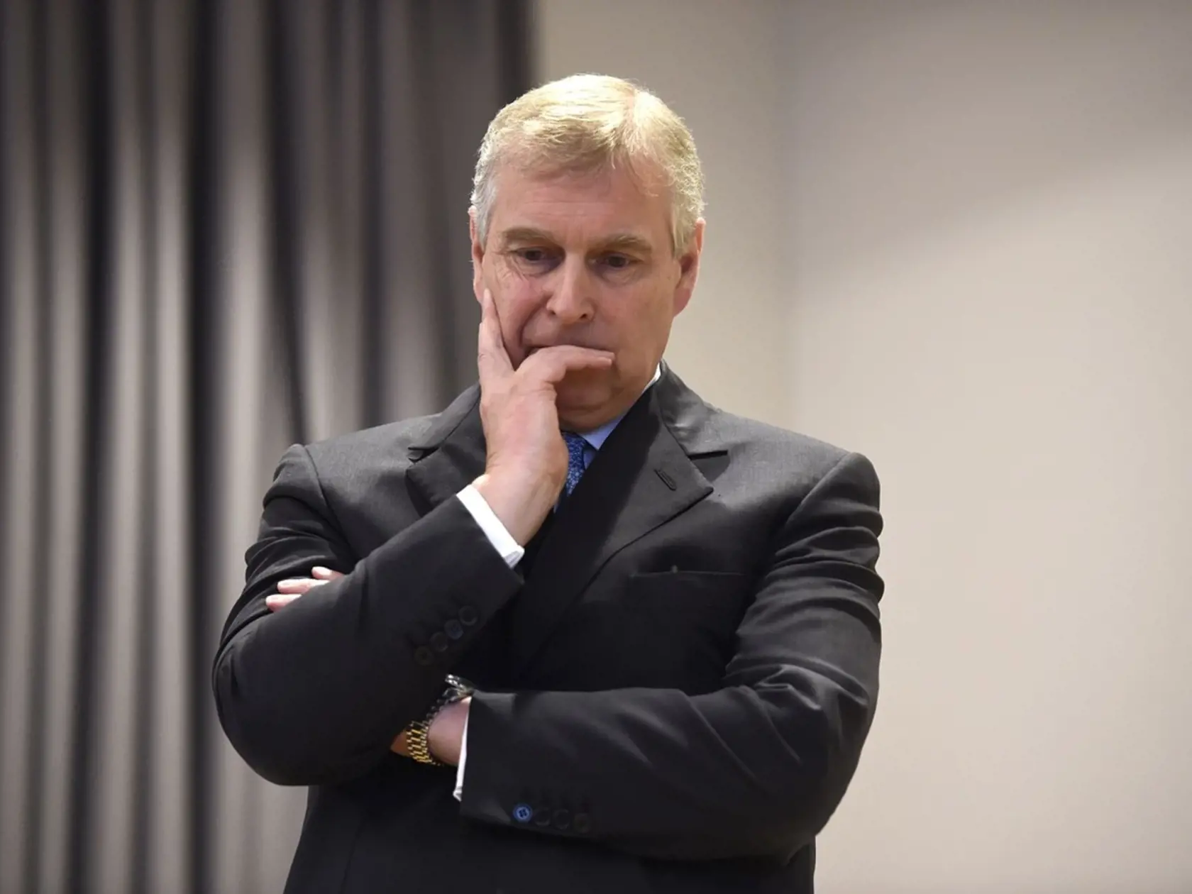 Princ Andrew je situáciou na kráľovskom dvore znechutený.