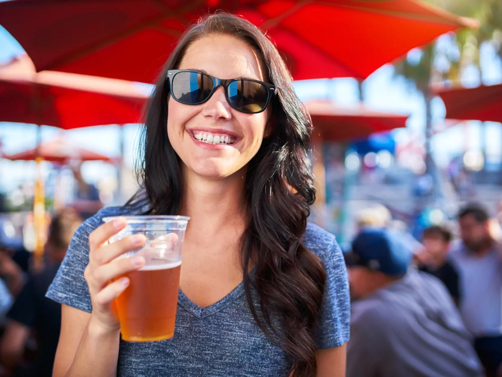 Alkohol metabolizuje v pečeni, pri nadmernej konzumácii pečeňové bunky odumierajú, orgán tvrdne, vzniká cirhóza. Častokrát by k nej nemuselo dôjsť, ak by vaša pečeň zároveň nebola stukovatená. 