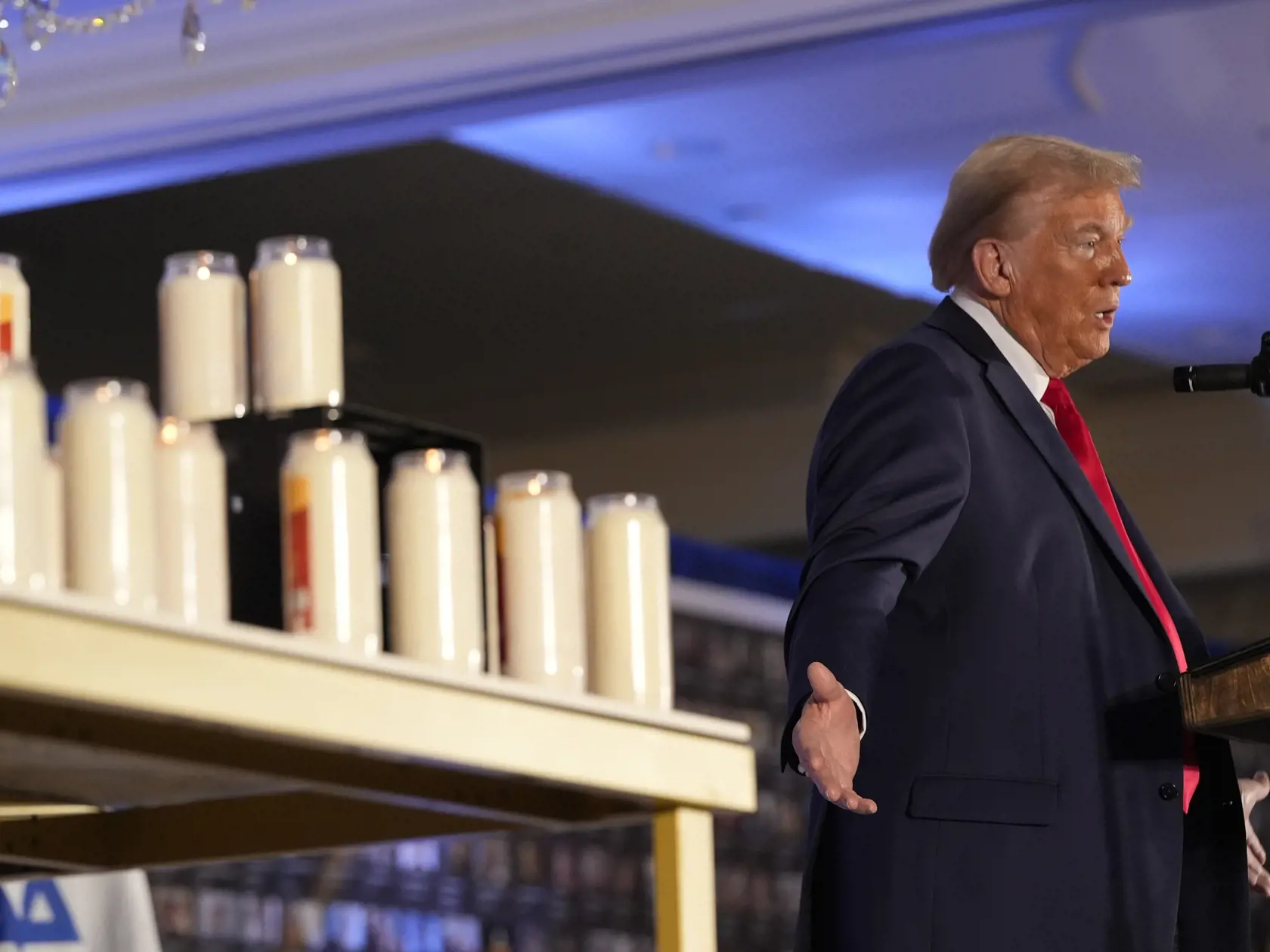 AZ2 Miami - Na snímke republikánsky prezidentský kandidát a bývalý americký prezident Donald Trump reční počas podujatia pri príležitosti prvého výročia od útoku Hamasu na Izrael v americkom meste Miami v štáte Florida v pondelok 7. októbra 2024. Trump, ktorý je kandidátom Republikánskej strany do nadchádzajúcich volieb v pondelok vyhlásil, že medzi imigrantmi v USA je "veľa zlých génov". Uviedol tak v súvislosti s vraždami, ktoré páchajú nelegálni migranti. FOTO TASR/AP  

Republican presidenti