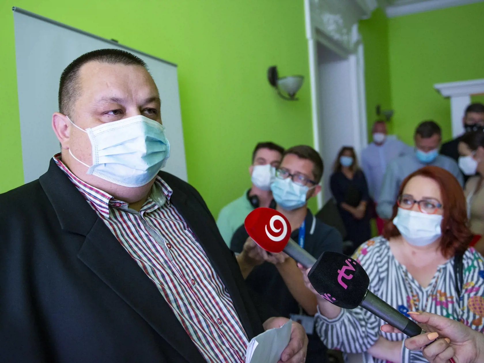 Na snímke hlavný hygienik SR Ján Mikas počas tlačového brífingu po skončení stretnutia so zástupcami športových zväzov na Slovensku na tému: Ako sa dotknú protipandemické opatrenia a ako ovplyvnia priebeh pripravovaných športových podujatí 24. augusta 2020 v Bratislave.