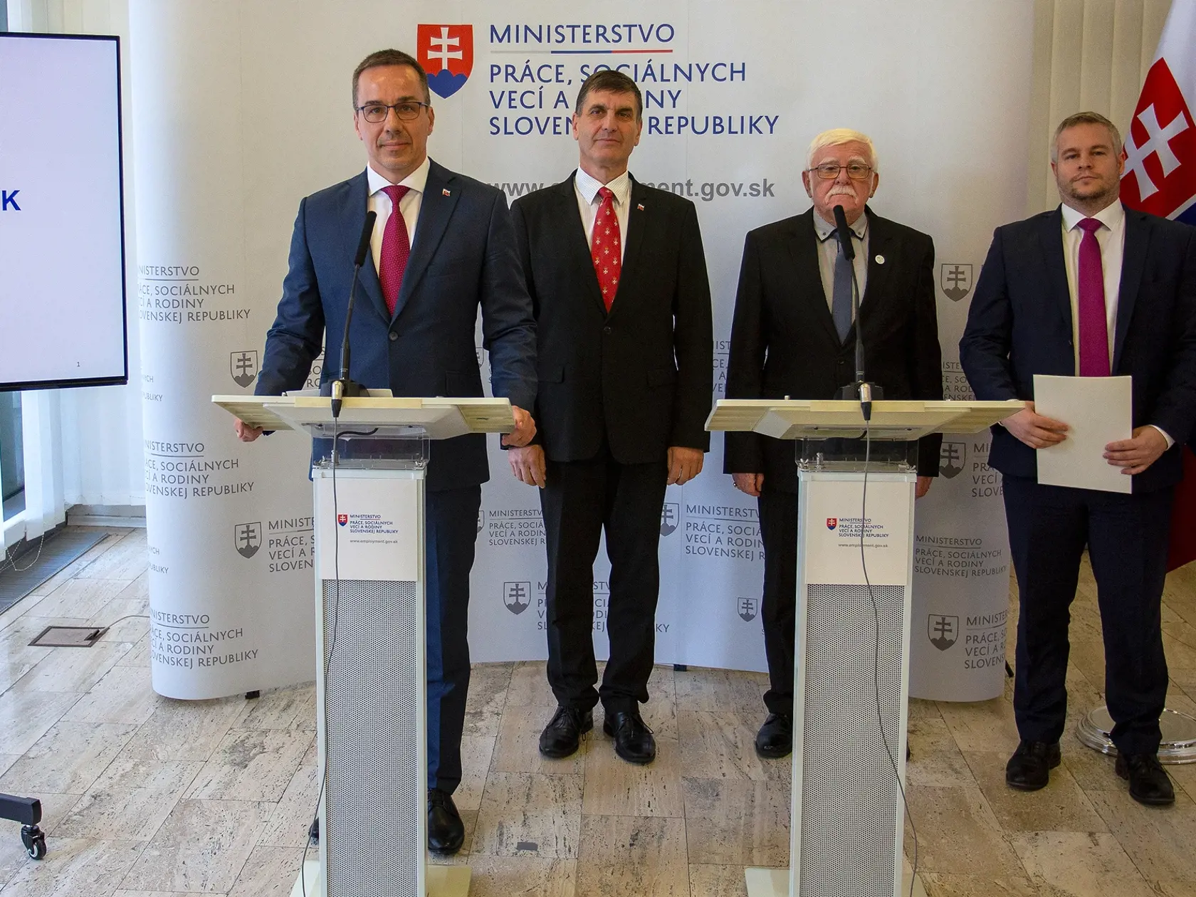 Minister práce Erik Tomáš hovorí aj o zmenách v rodičovskom dôchodku.