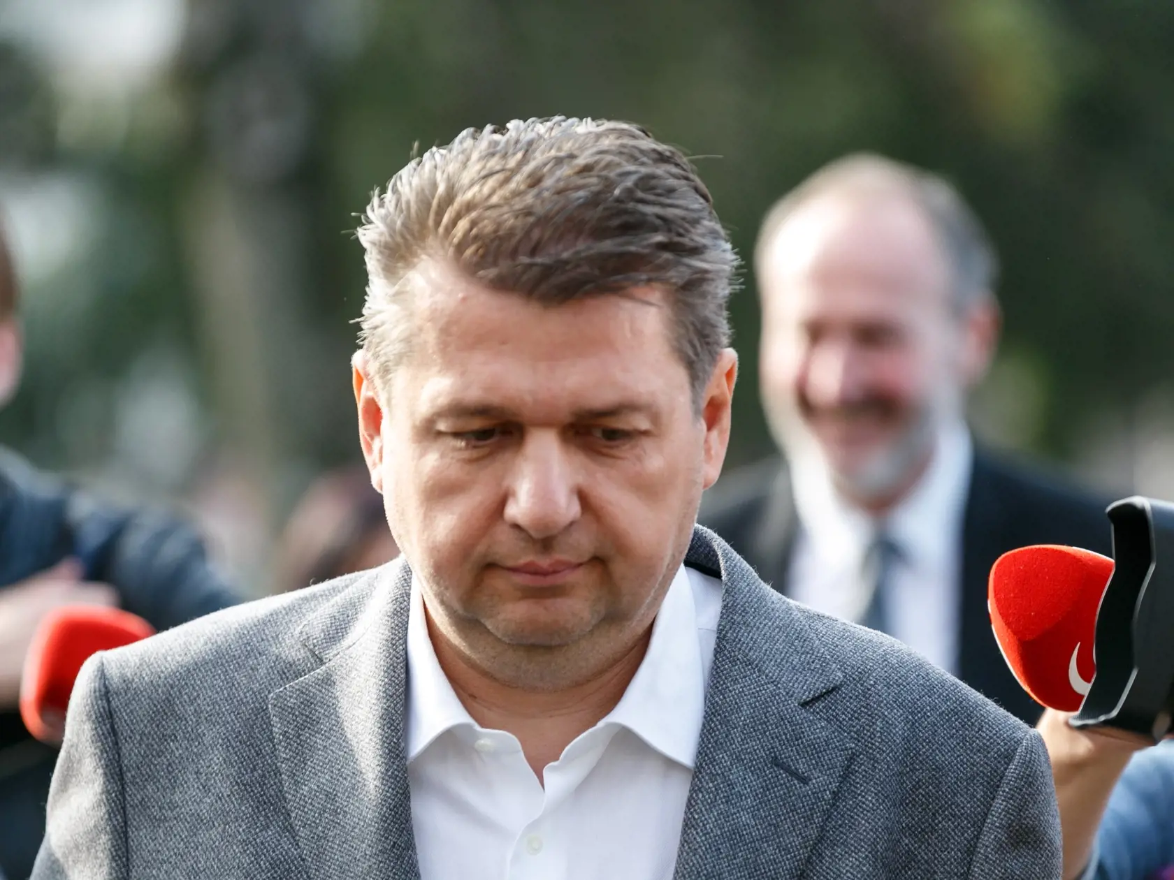 Štvorizbový byt, garáže a niekoľko strelných zbraní predstavuje majetok odsúdeného podnikateľa Ladislava Bašternáka, ktorý podlieha konkurzu.