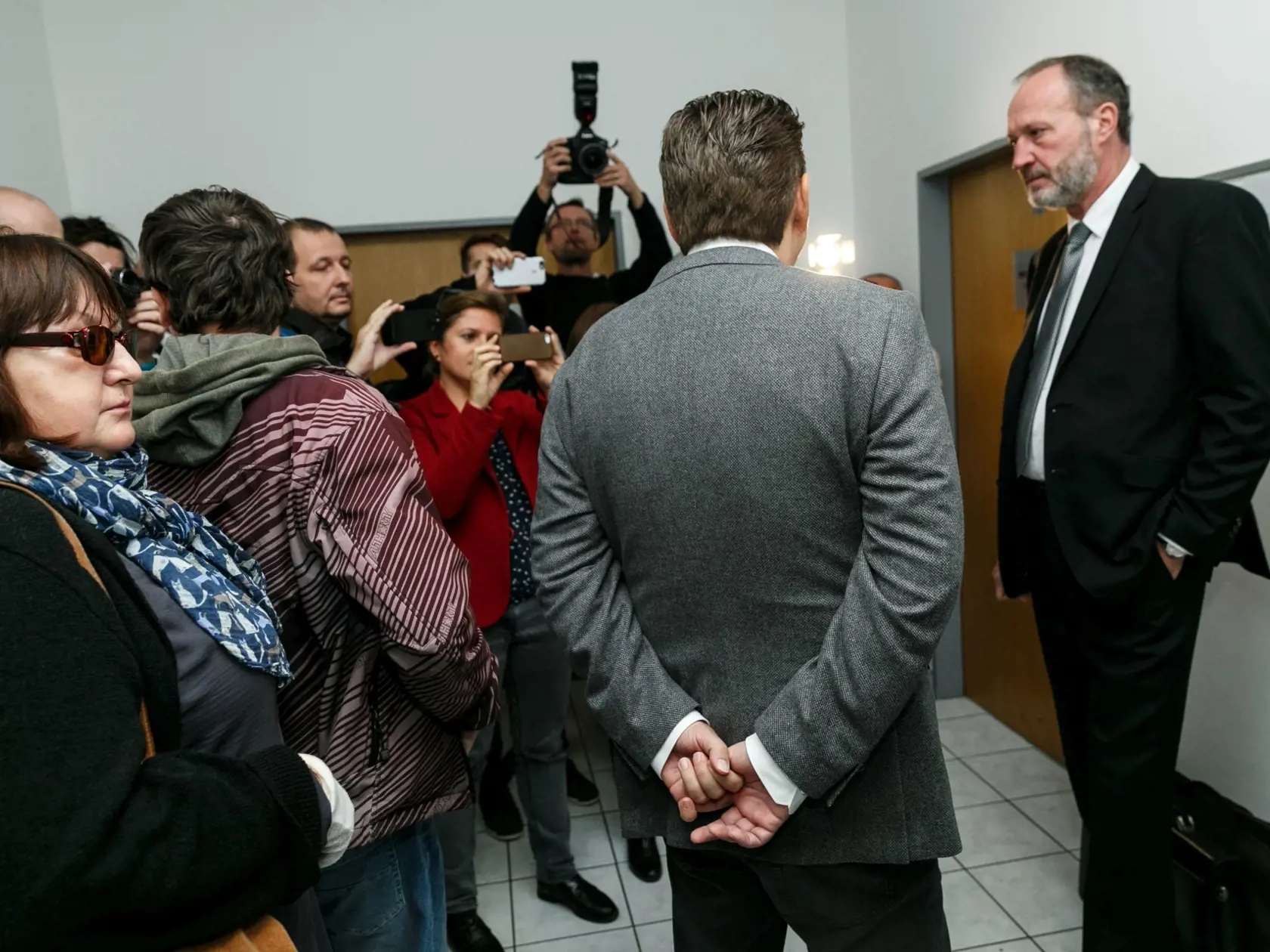 Štvorizbový byt, garáže a niekoľko strelných zbraní predstavuje majetok odsúdeného podnikateľa Ladislava Bašternáka, ktorý podlieha konkurzu.