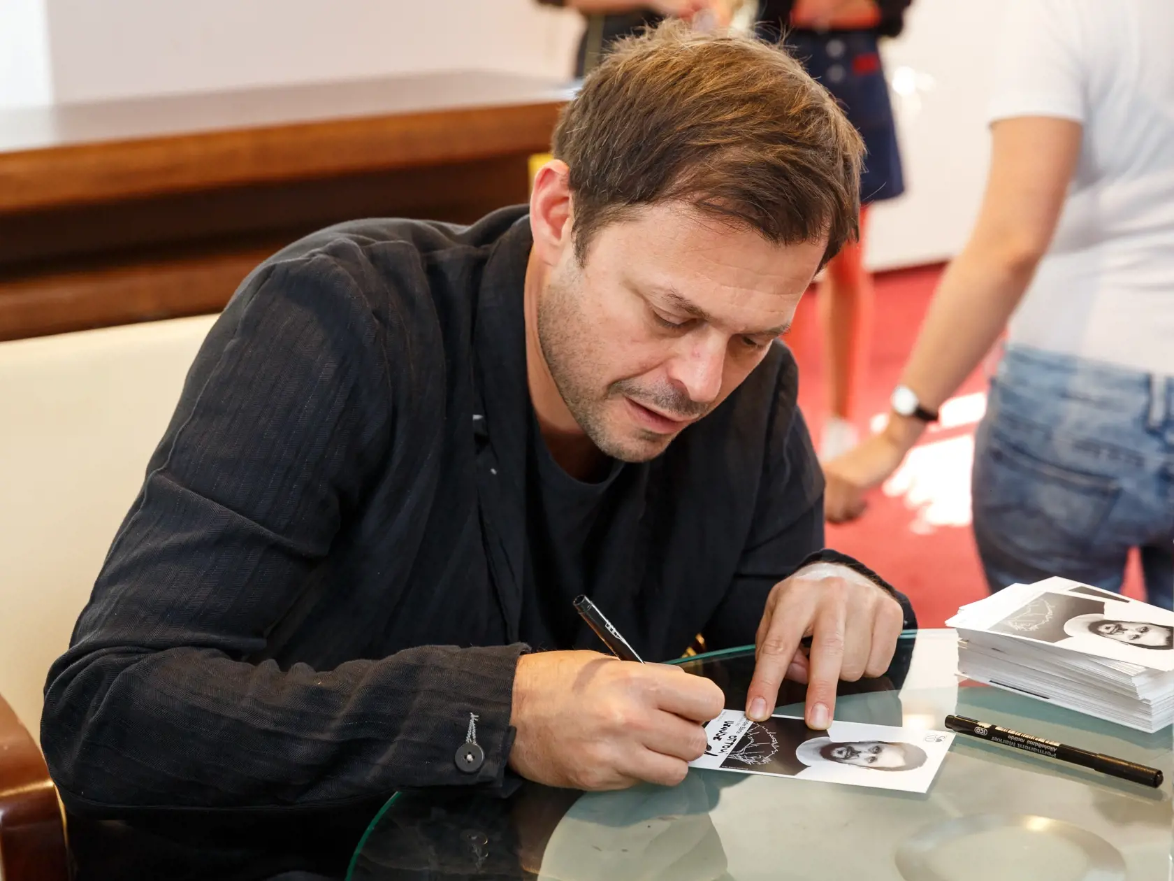 Slovenské Národné divadlo (SND)svojim návštevníkom v den otvorených dverí spríjemnovali Slovenskí herci. Na snímke Alexander Bárta.