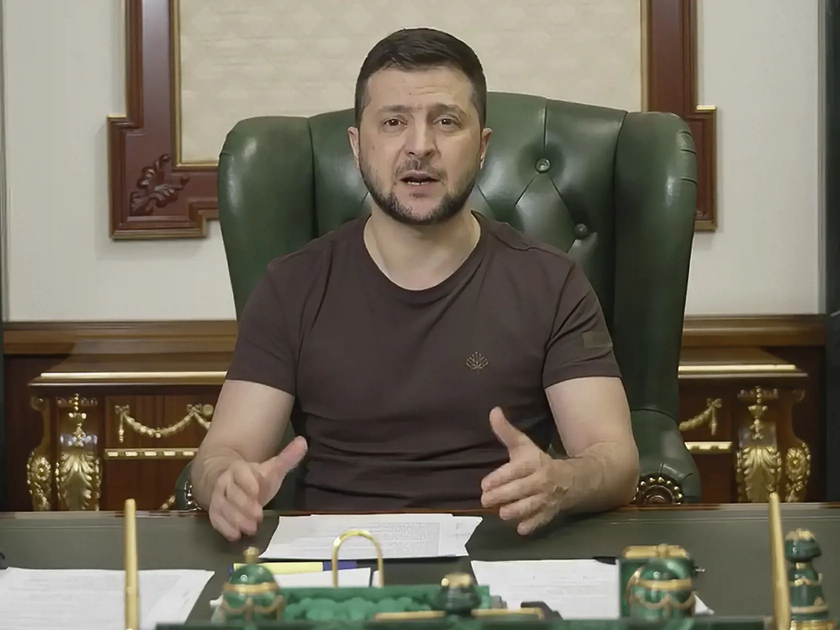 EBE 25 Kyjev - Na snímke z videozáznamu ukrajinský prezident Volodymyr Zelenskyj reční v Kyjeve na Ukrajine 20. marca 2022. FOTO TASR/AP


In this image from video provided by the Ukrainian Presidential Press Office, Ukrainian President Volodymyr Zelenskyy speaks from Kyiv, Ukraine, early Sunday, March 20, 2022. (Ukrainian Presidential Press Office via AP)
