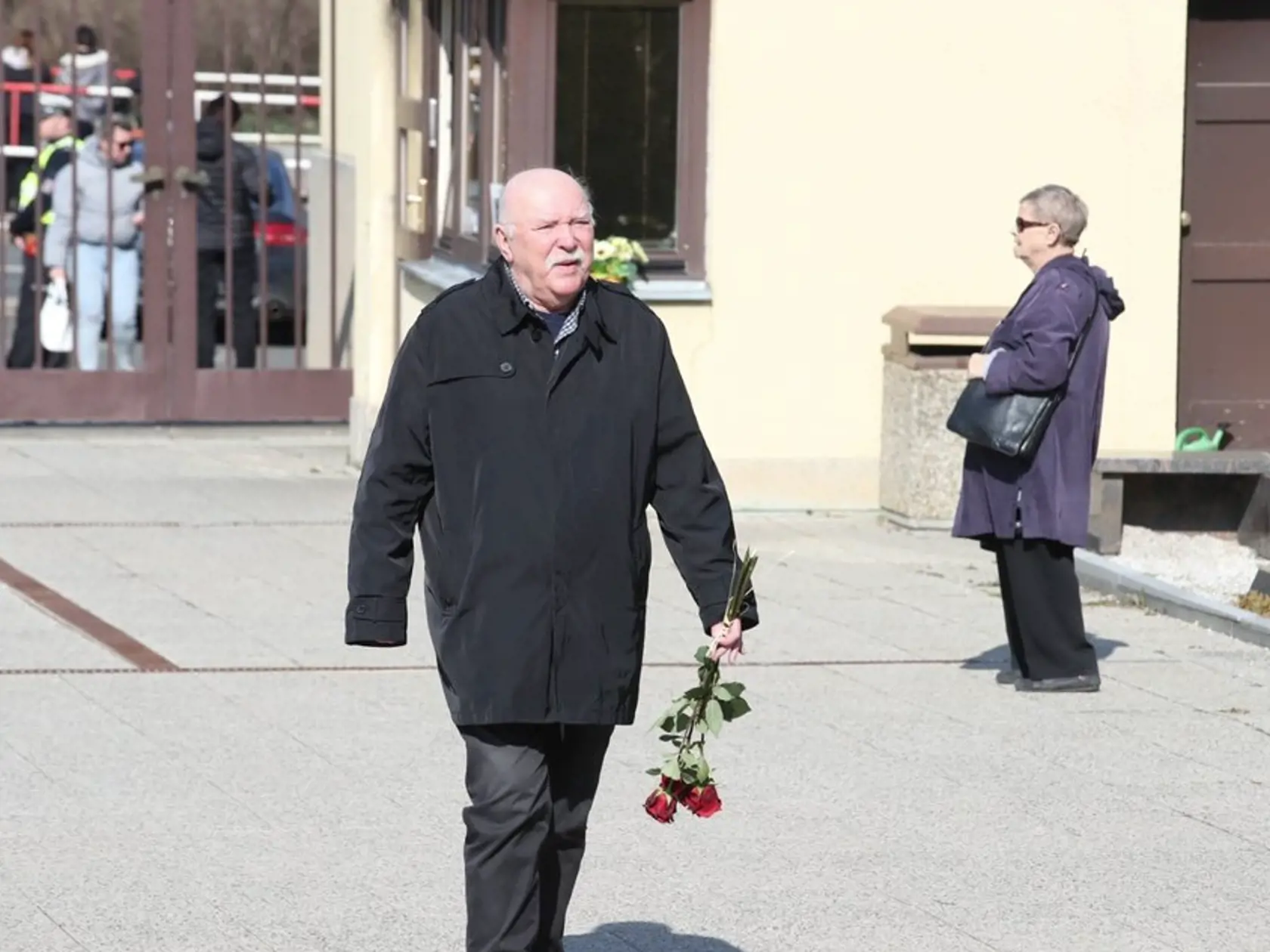 Posledná rozlúčka s hercom a spevákom Josefom Zímom (†92). Na snímke hudobný publicista Miloš Skalka.