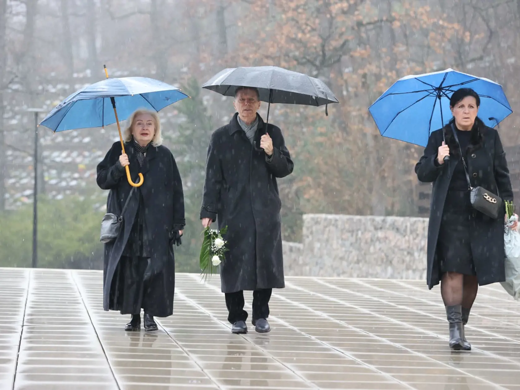 Pohreb Dušana Čaploviča v bratislavskom krematóriu. Rozlúčiť sa prišli priatelia, rodina a bývalí kolegovia.