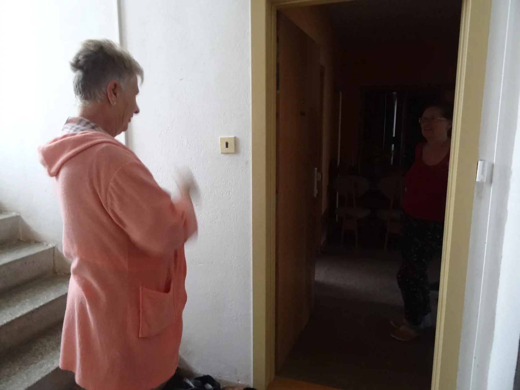 Zástupkyňa vlastníkov bytov z Drábovej 2 Magdaléna Kovaľová v rozhovore so svojou zástupkyňou Máriou Morvayovou.