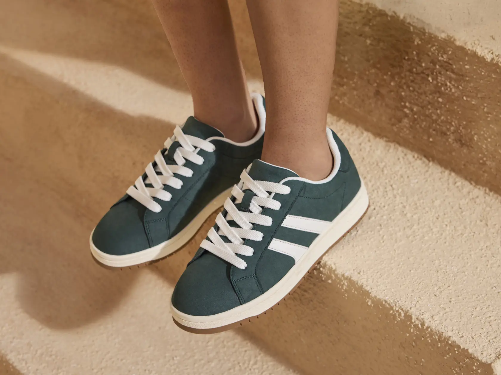Tenisky: Deichmann, 24,99 €