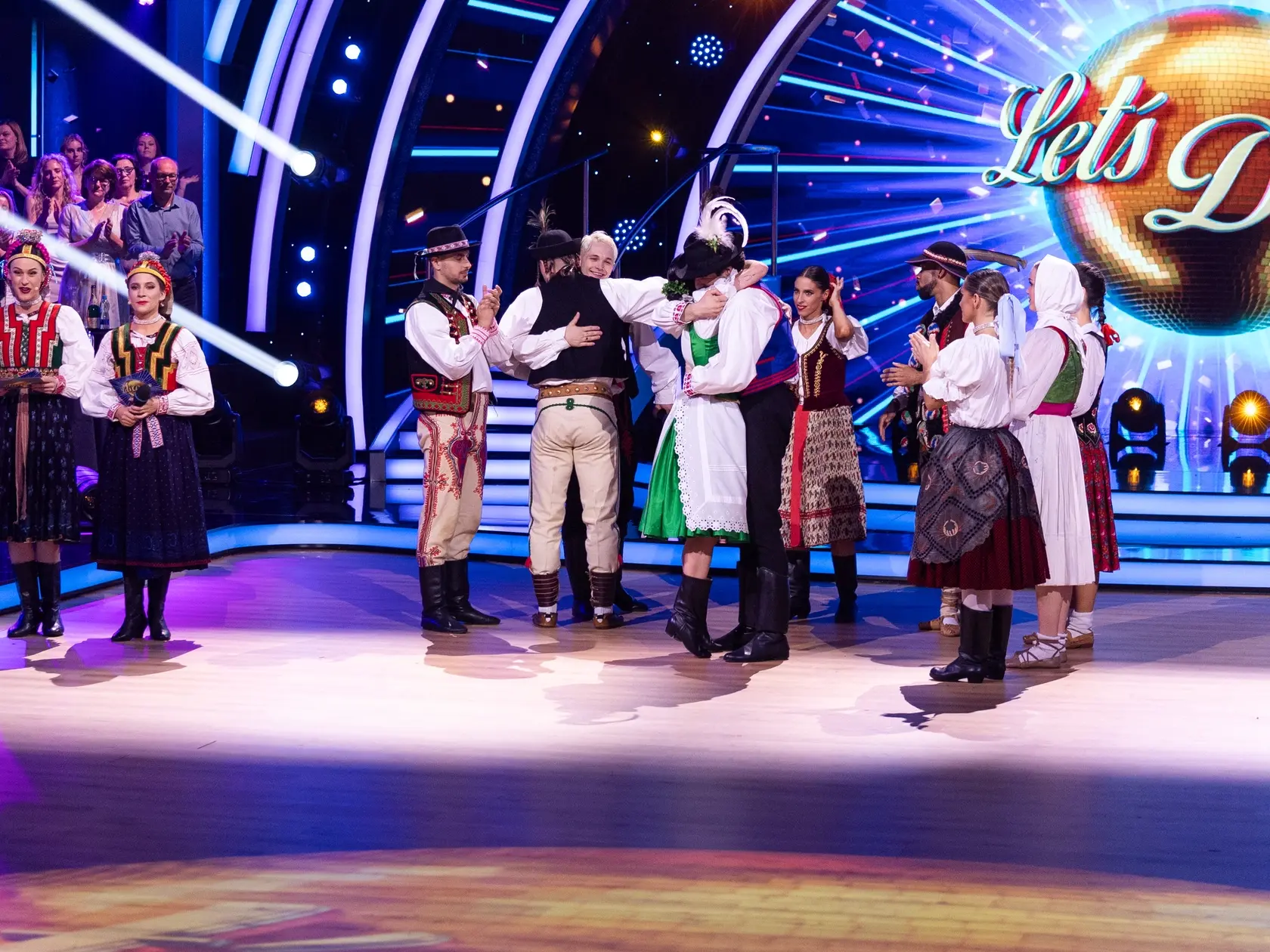 Eva Burešová a Matyáš Adamec vypadli v ôsmom kole Let's dance 2025. Na snímke Anna Jakab Rakovská a Jana Kovalčiková, Kristián Baran, Zuzana Porubjaková, Titus Ablorh, Dominika Rošková, Peter Sagan