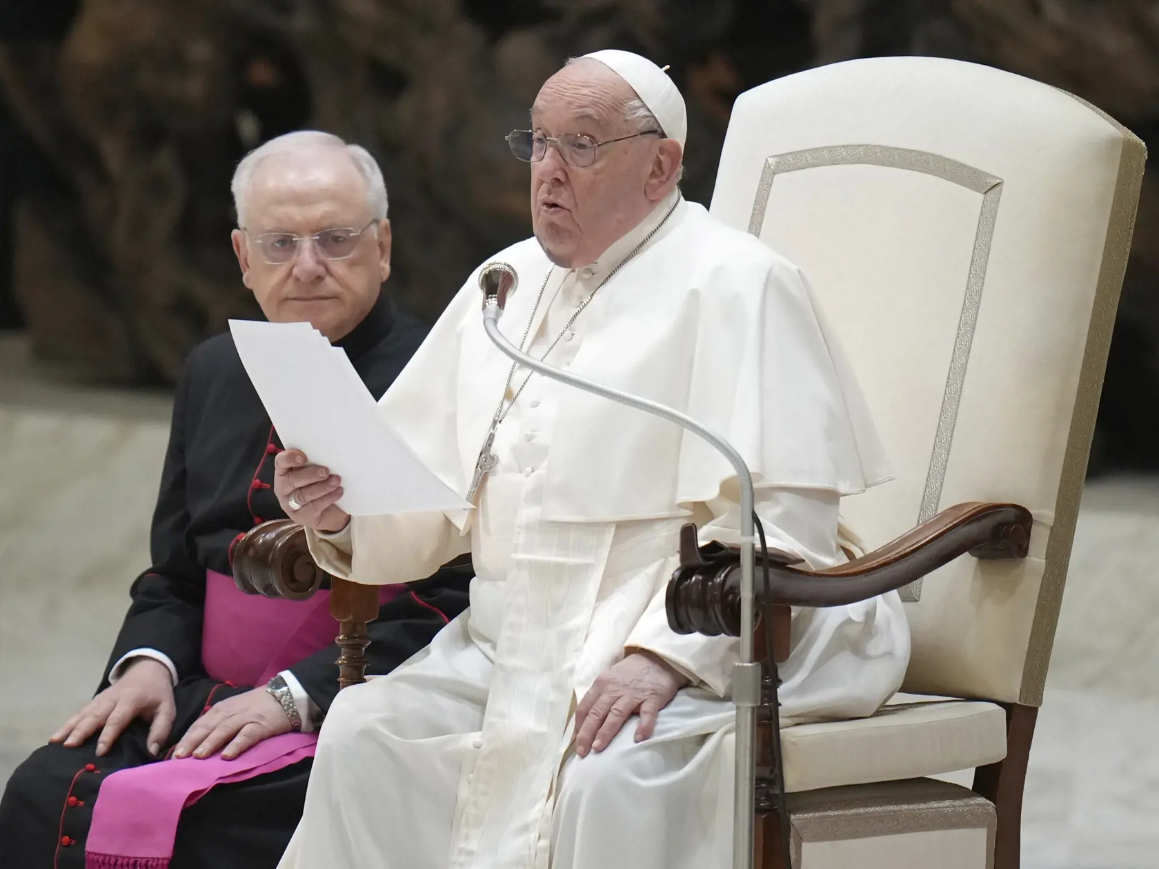 WA 26 Vatikán - Pápež František počas pravidelnej generálnej audiencie v Aule Pavla VI. vo Vatikáne v stredu 11. decembra 2024. FOTO TASR/AP


Pope Francis delivers his speech during his weekly general audience in the Paul VI Hall, at the Vatican, Wednesday, Dec. 11, 2024. (AP Photo/Alessandra Tarantino)