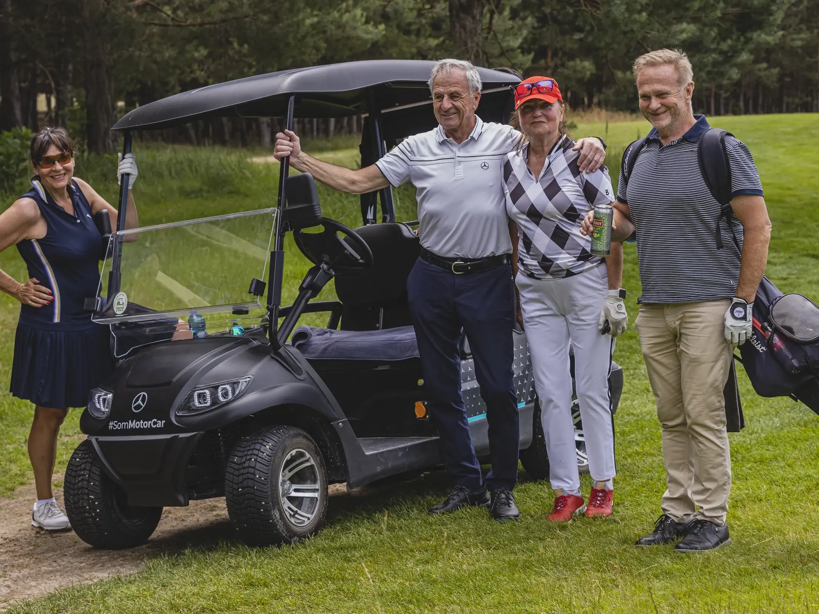 Na snímke Andrej Glatz, Daniela Glatzová a Ján Kuric počas charitatívneho golfového turnaja Nadácie Krištáľového krídla v Šajdíkových Humencoch. 