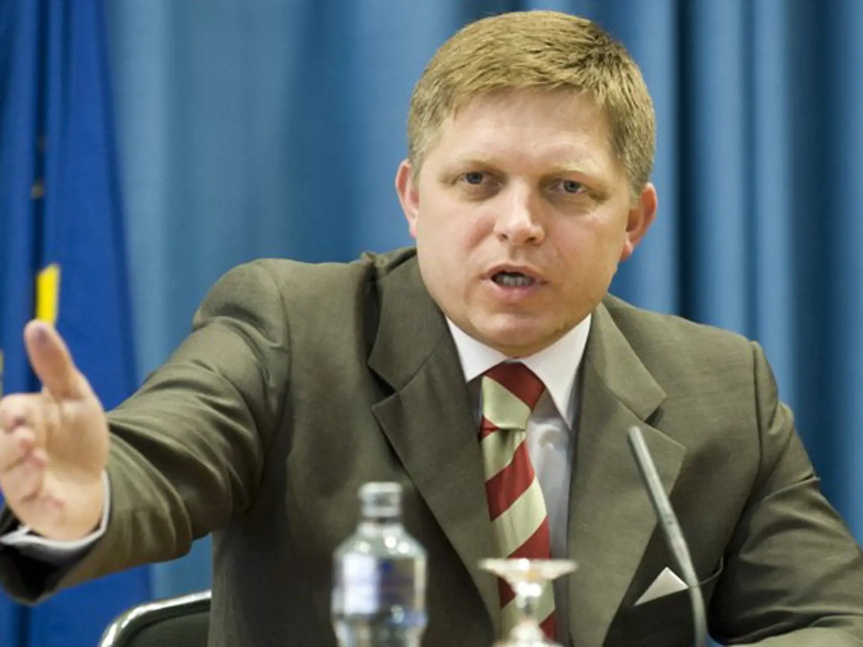Predseda vlády SR Robert Fico na tlačovej konferencii po skončení mimoriadnej schôdze vlády k maďarskej novele zákona o dvojakom občianstve zdôraznil, že Slovensko musí byť na krok maďarského parlamentu pripravené.