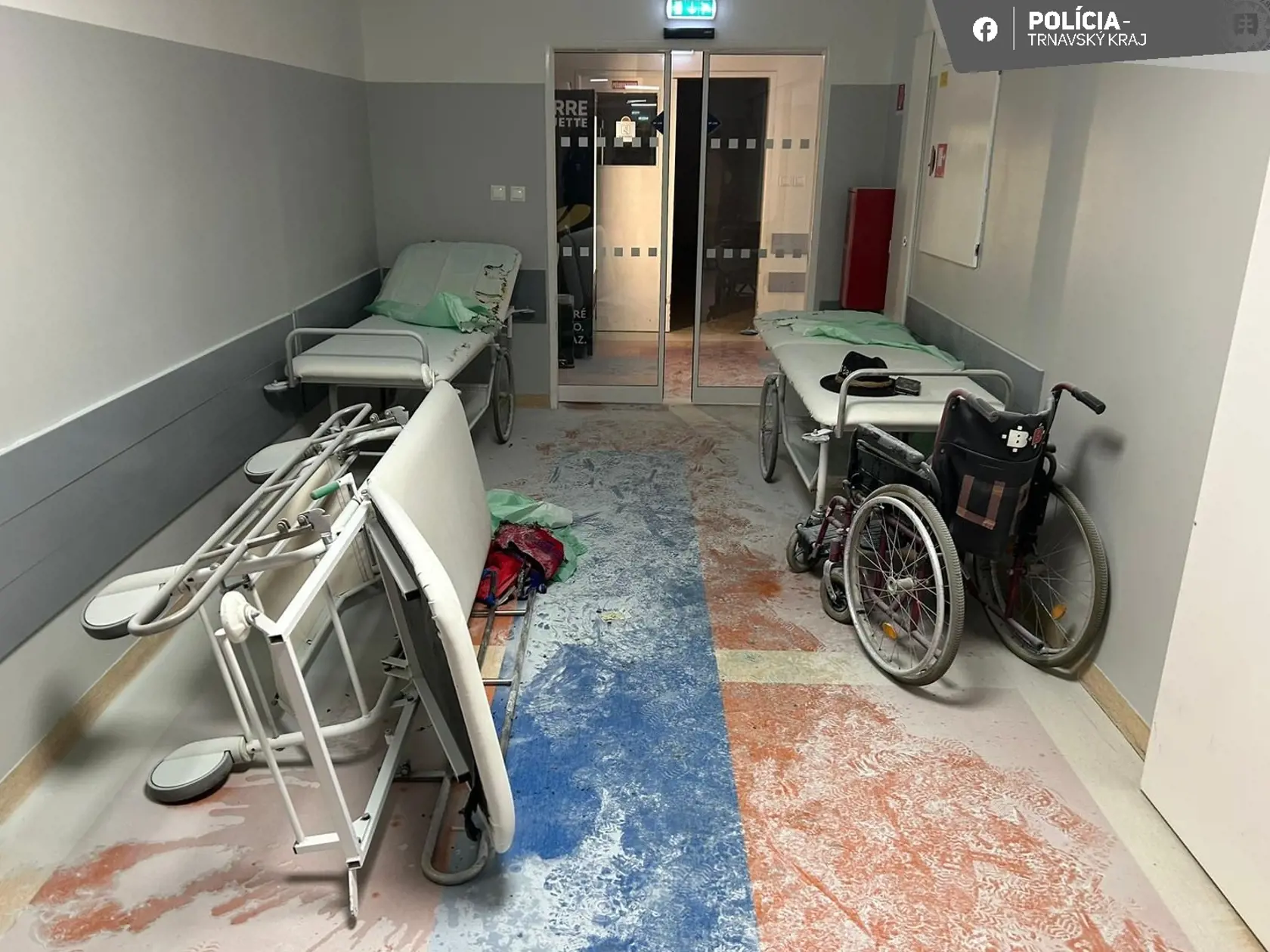Agresívny muž na urgente v Trnave napadol sestru a podpáli lôžko.