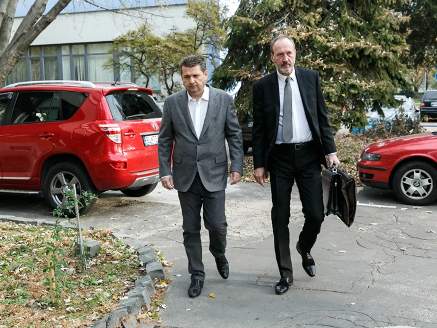 Bašternák prichádza na súd. 